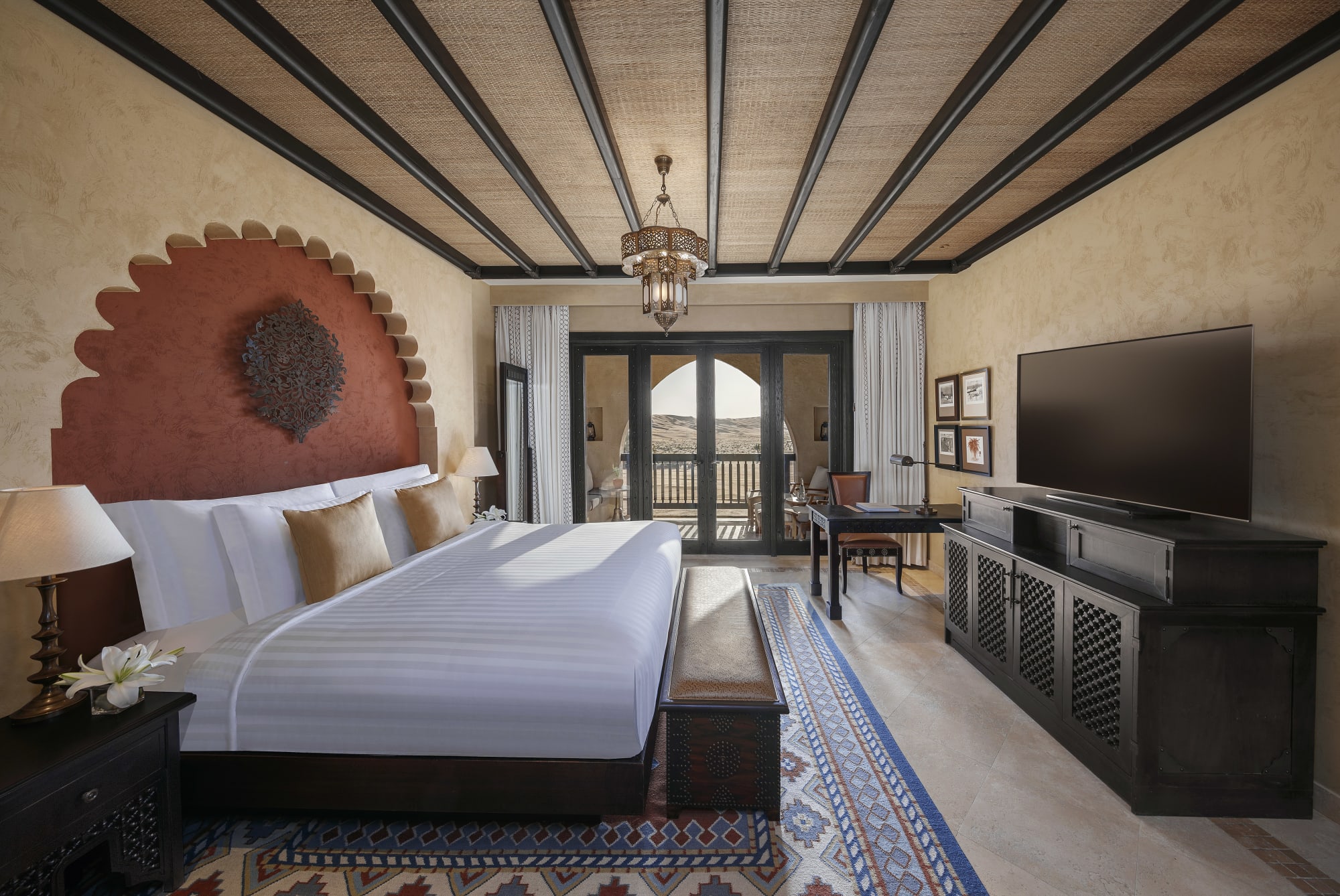Anantara Qasr Al Sarab Desert Resort in Abu Dhabi:  Anantara Qasr Al Sarab Desert Resort Deluxe Zimmer