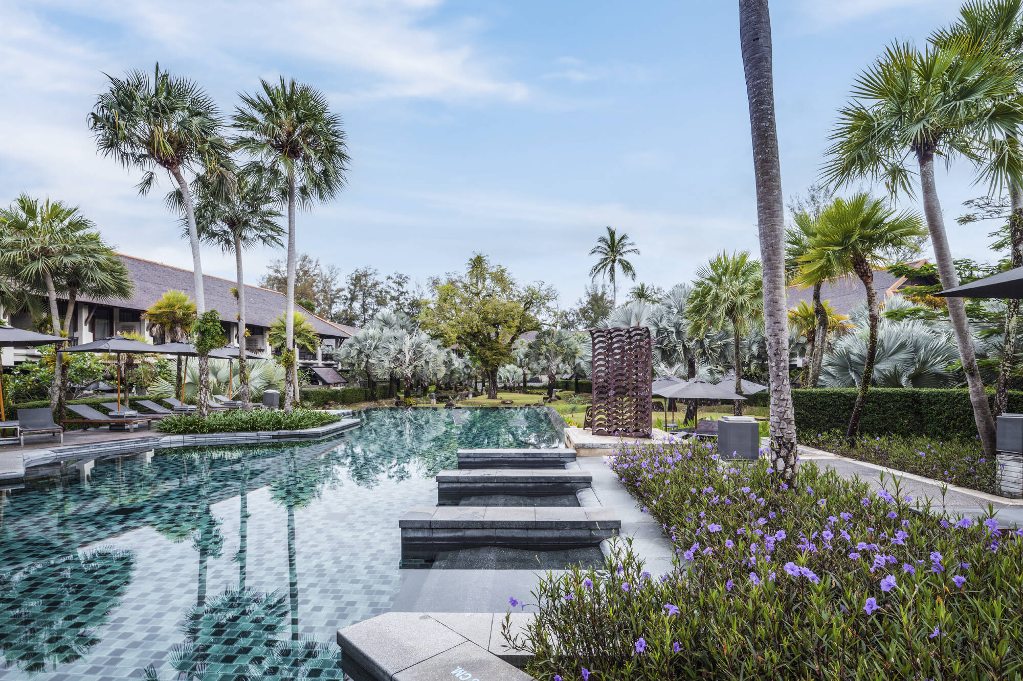The Slate in Phuket: Phuket The Slate Pool und Garten