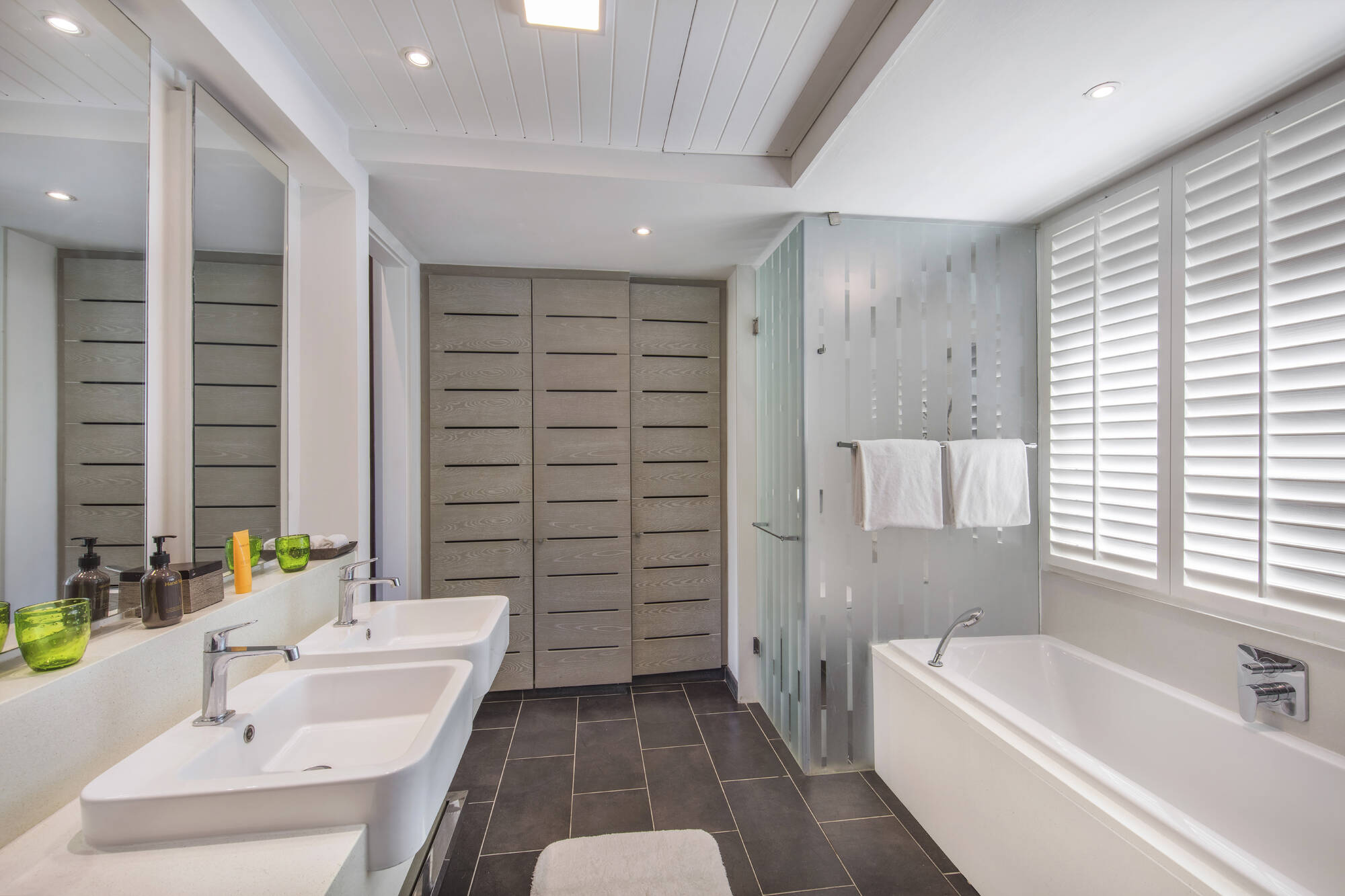 Long Beach Mauritius in Osten: Long Beach Mauritius Junior Suite Bathroom