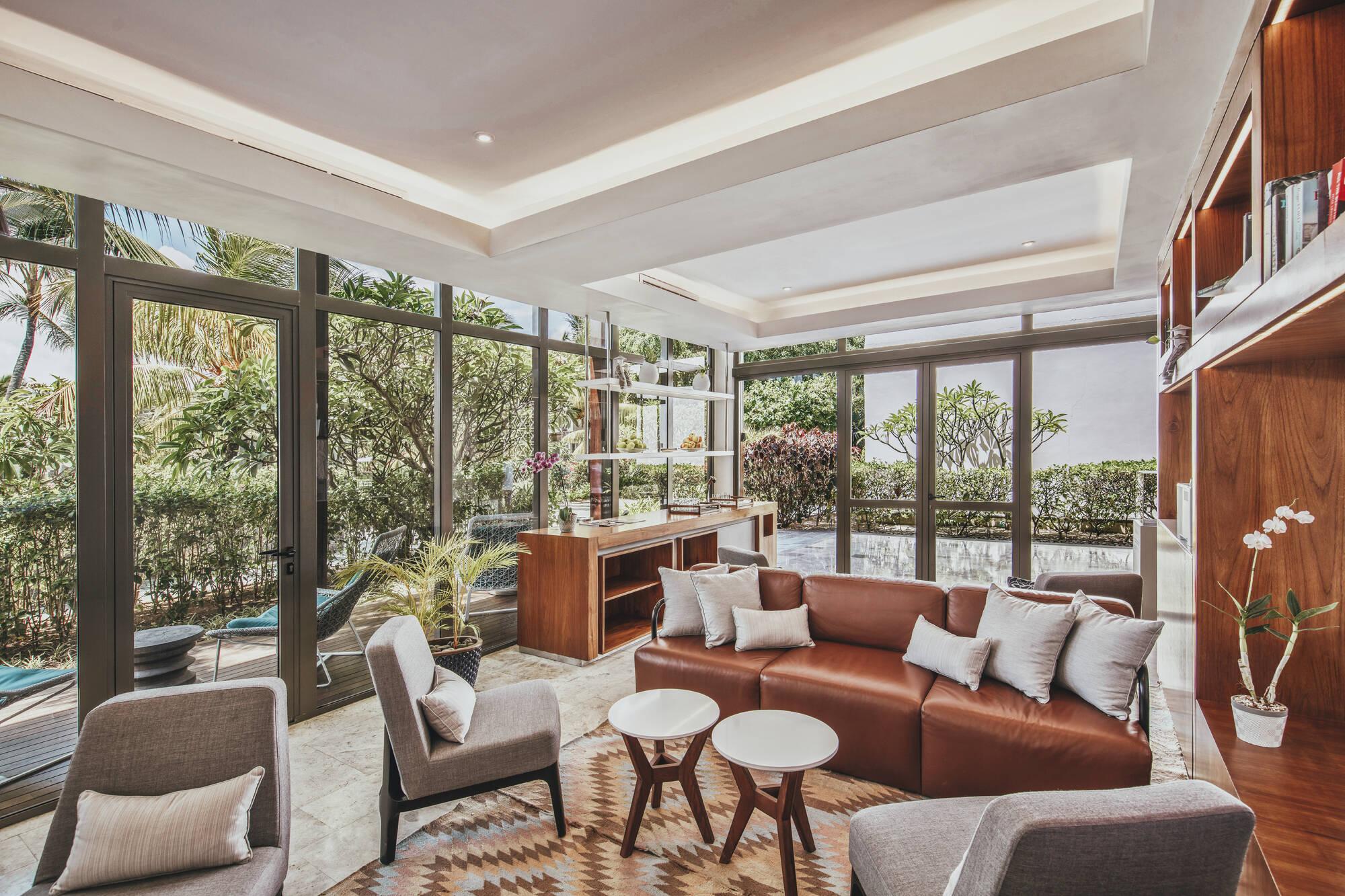 Long Beach Mauritius in Osten: Long Beach Mauritius Pool Departure Lounge