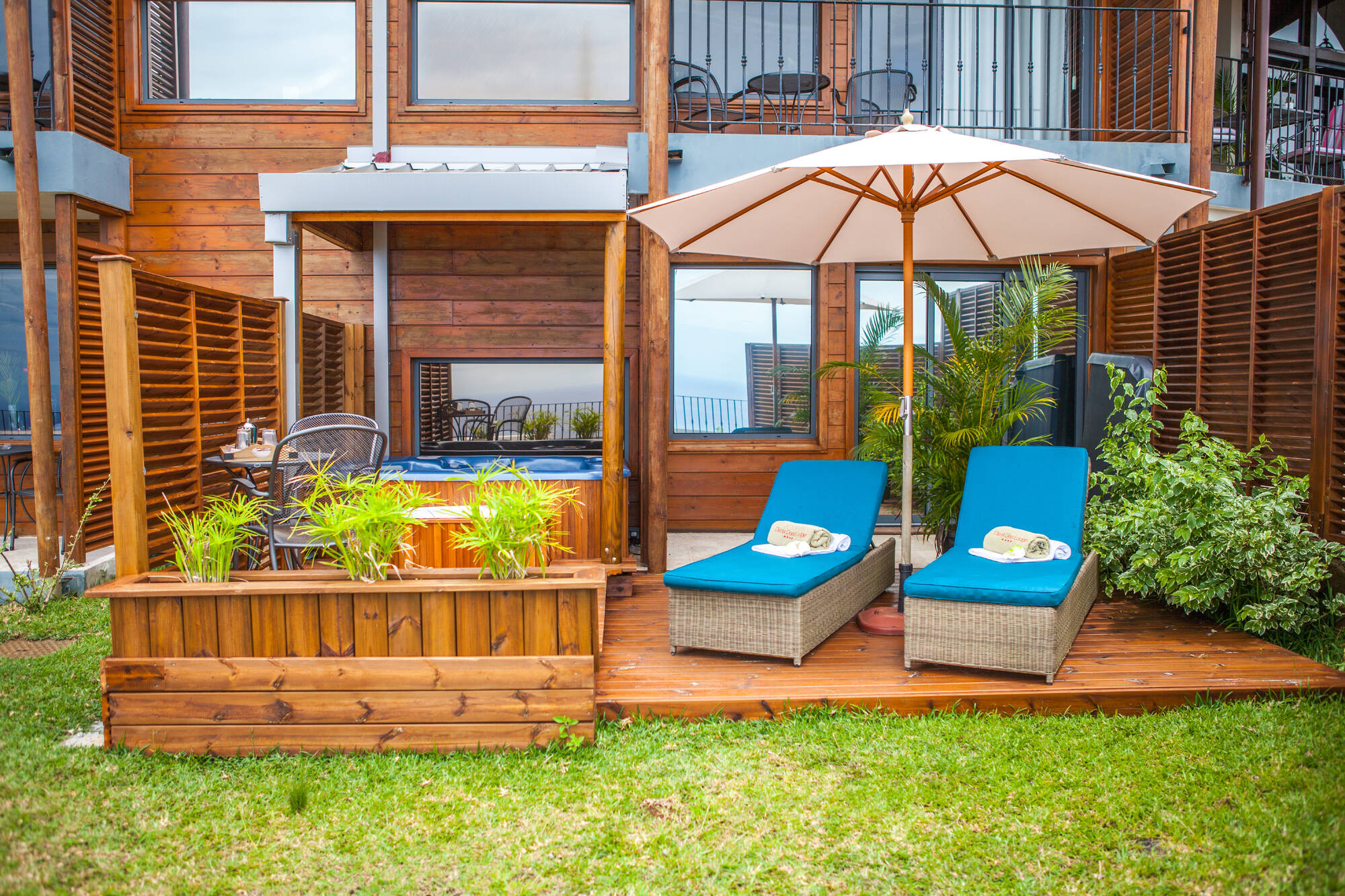 Diana Dea Lodge in Zentral La Réunion: Reunion Diana Dea Lodge Wohnbeispiel Terrasse