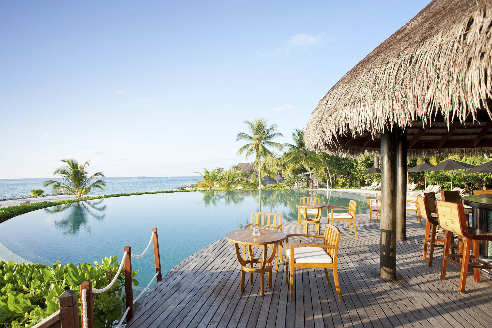 LUX* South Ari Atoll in Malediven: Lux South Ari Atoll - Poolbar