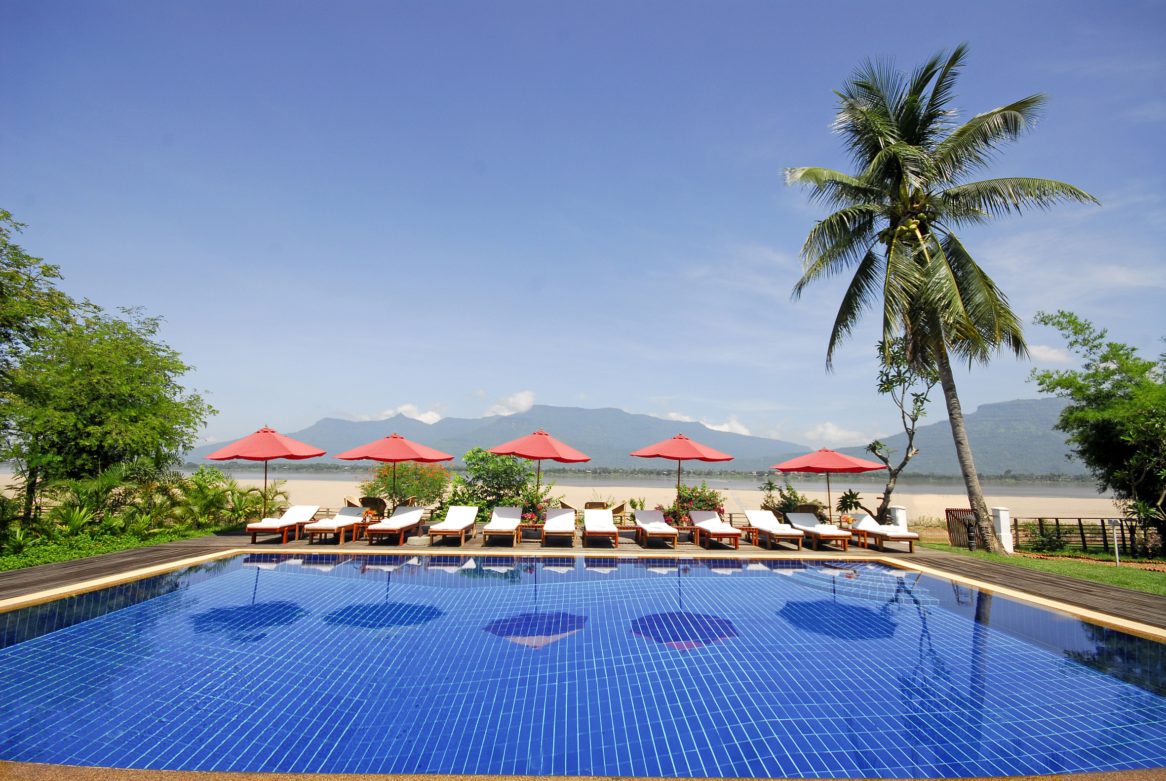 La Folie Lodge Resort in Pakse: Pakse La Folie Lodge Resort Pool
