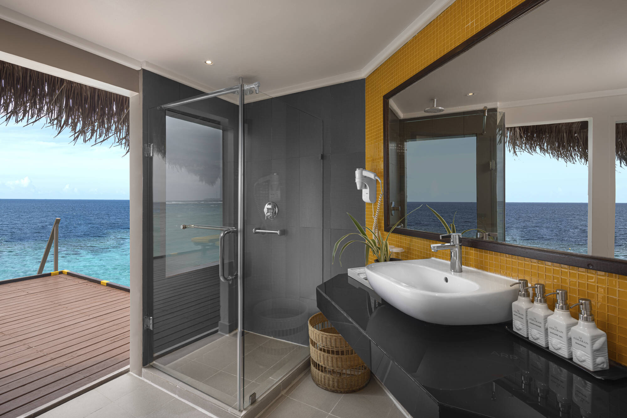 Adaaran Club Rannalhi Maldives in Malediven: Adaaran Club Rannalhi Maldives - Wasser Villa