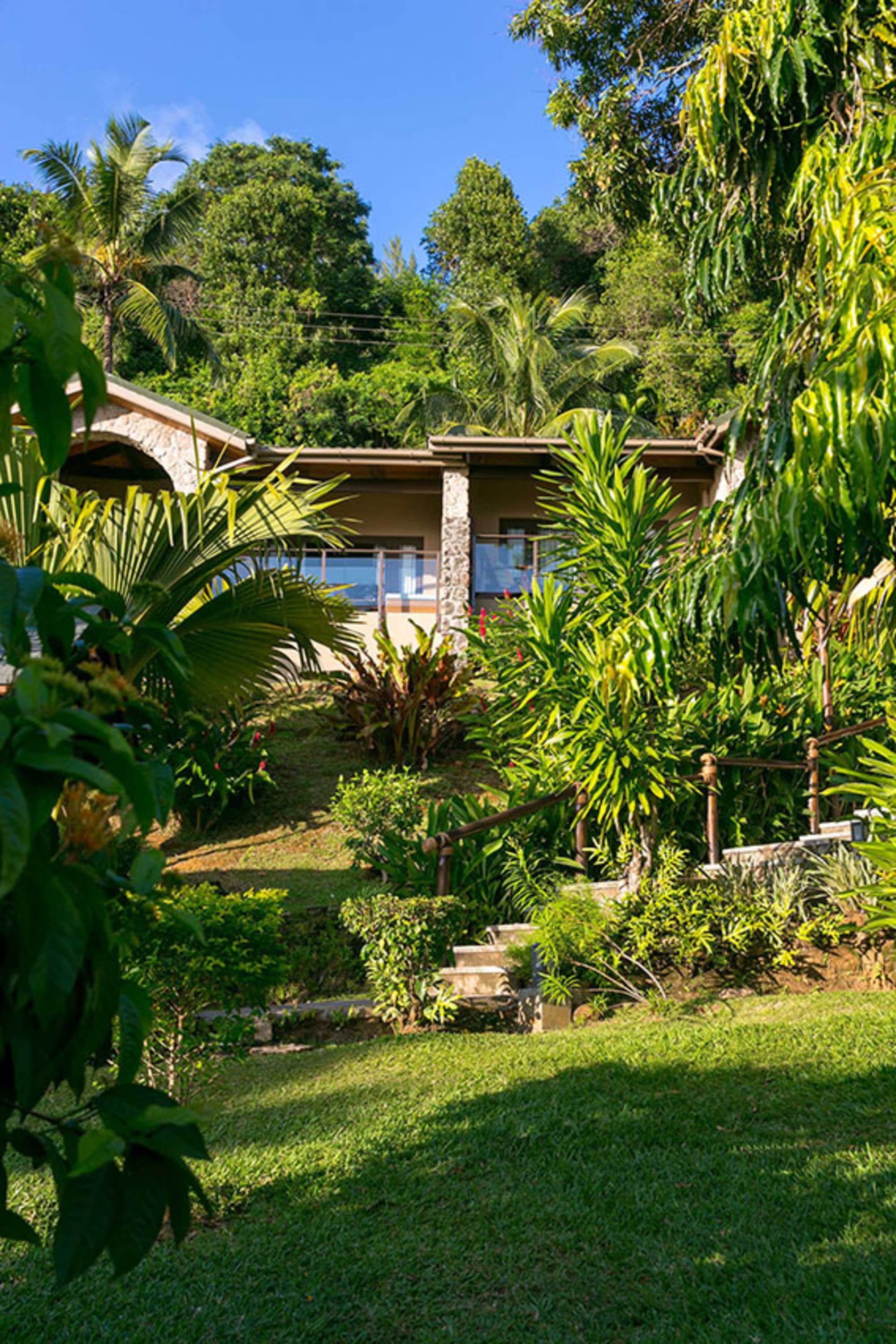 Coco de Mer & Black Parrot Suites in Praslin: Coco de Mer Zimmer