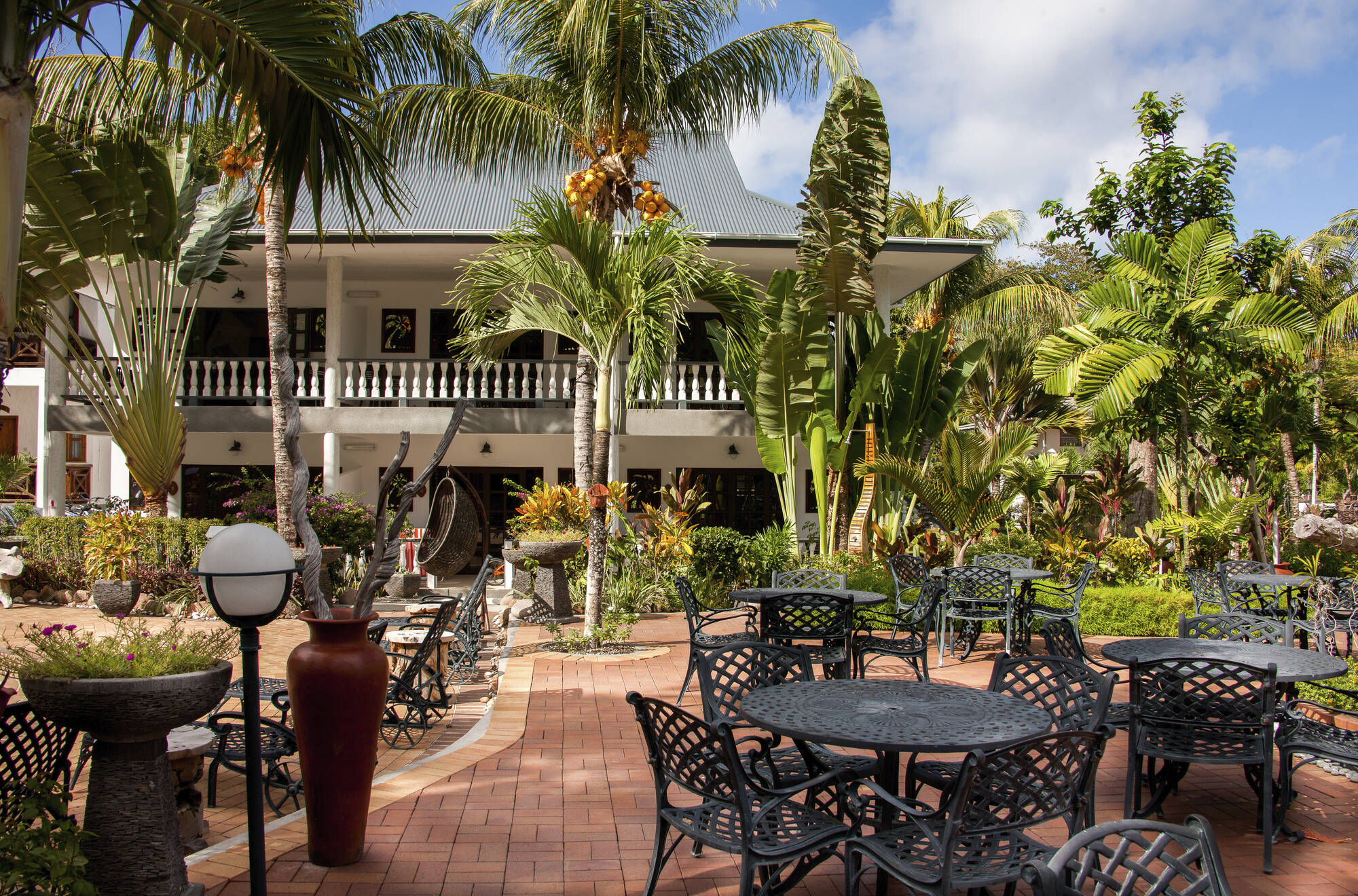 Chateau St. Cloud in La Digue: Chateau St Cloud Pool Garden