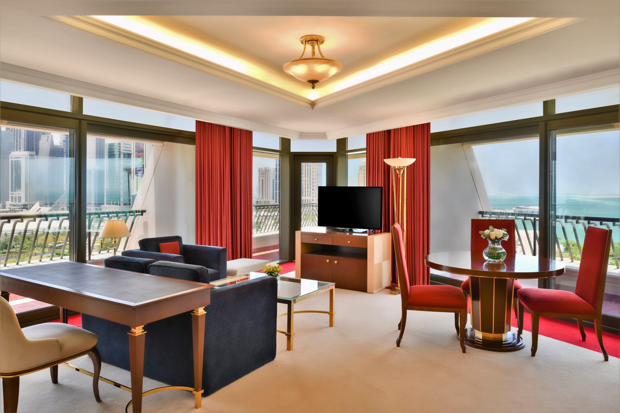 Sheraton Grand Doha Resort & Convention Hotel:  Sheraton Grand Doha Resort and Convention Hotel - Junior Suite