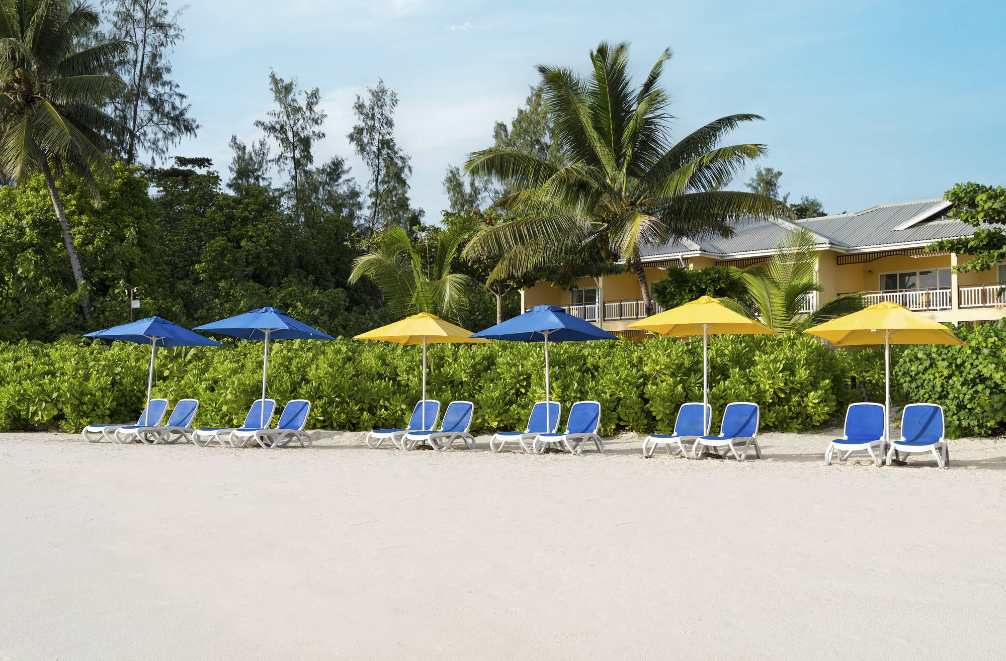 Acajou Beach Resort in Praslin: Acajou Beach Resort Strand