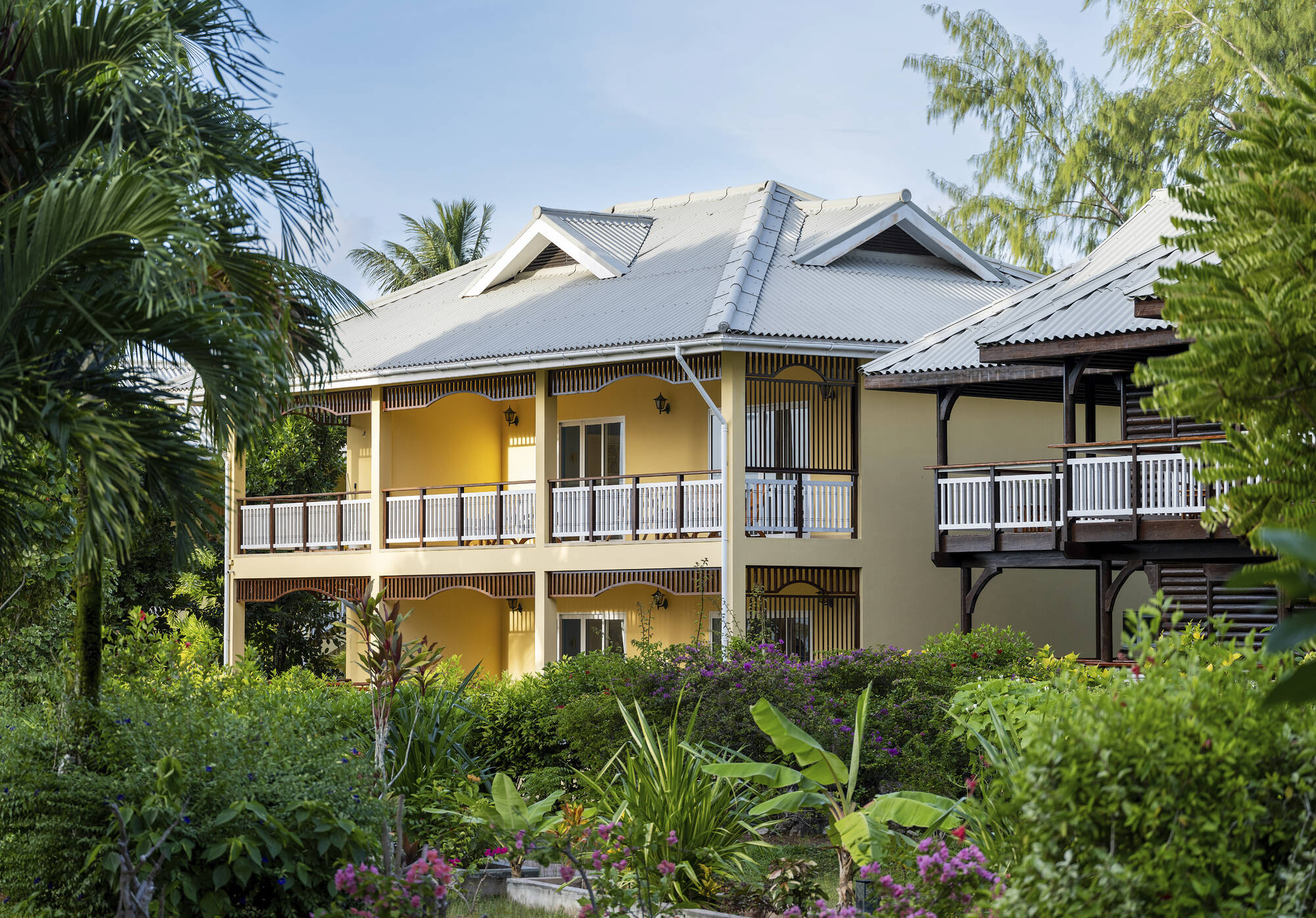 Acajou Beach Resort in Praslin: Acajou Beach Resort Exterior