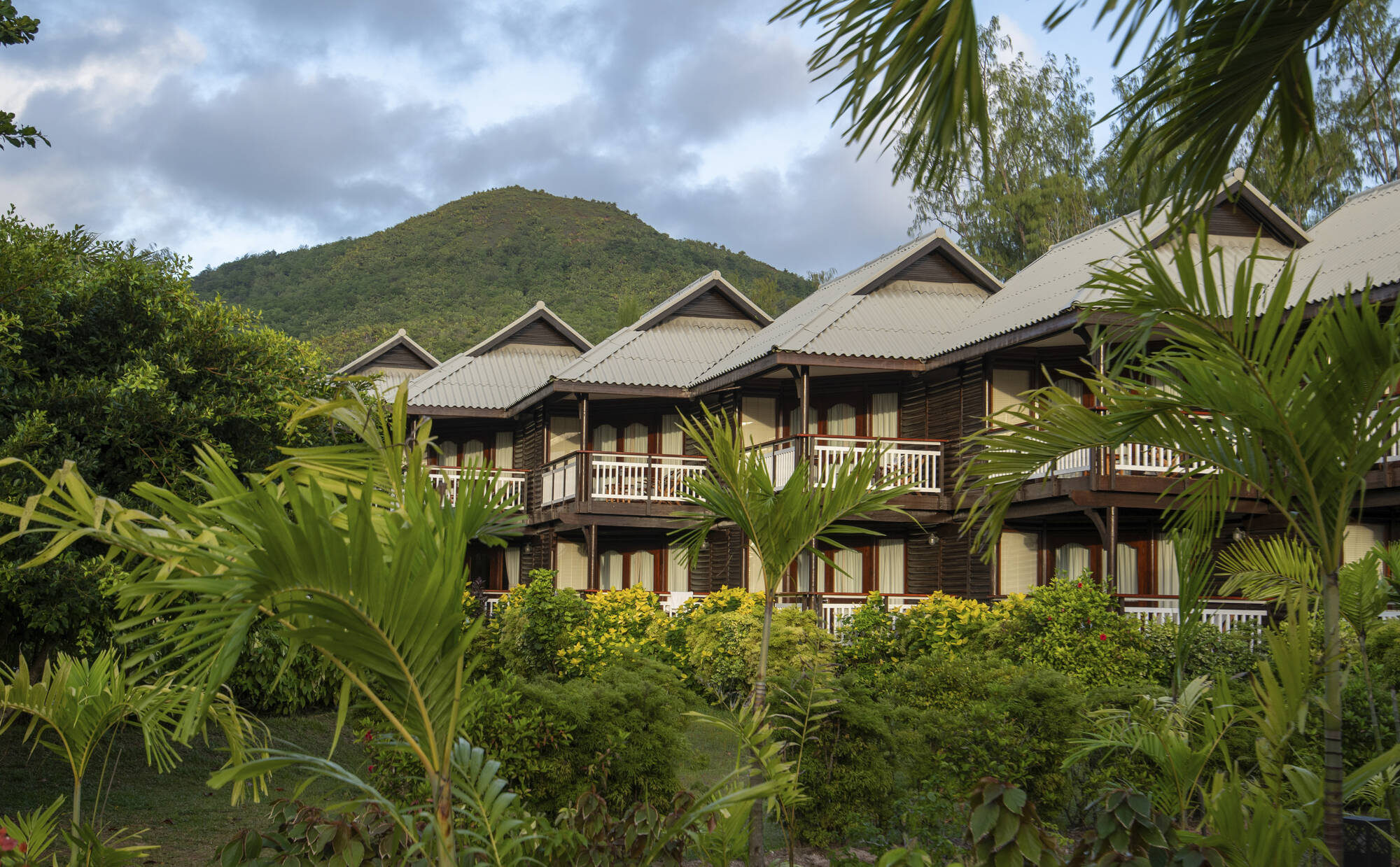 Acajou Beach Resort in Praslin: Acajou Beach Resort Exterior