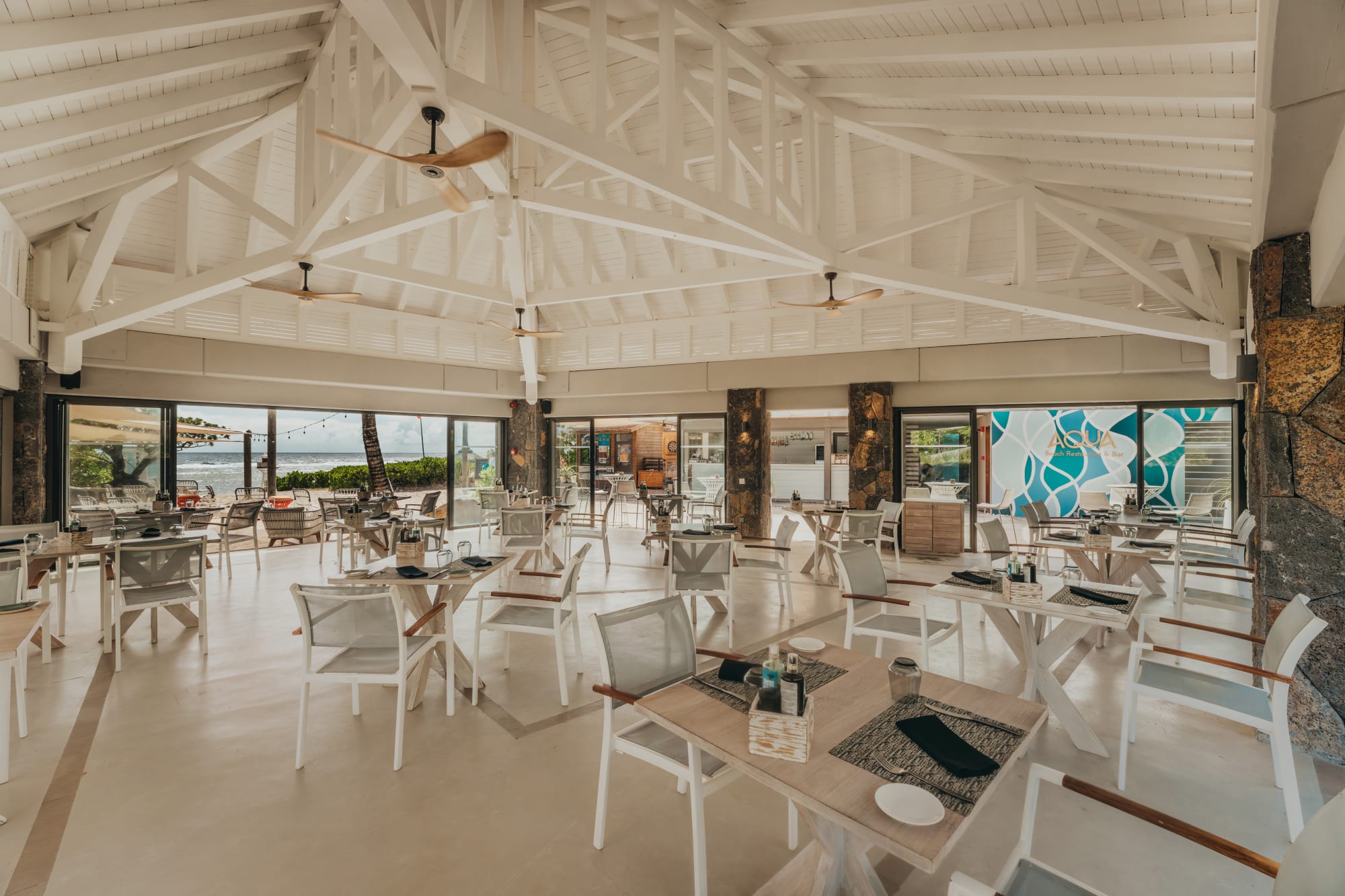Radisson Blu Poste Lafayette Resort & Spa in Osten:  Radisson Blu Poste Lafayette Resort and Spa Aqua Beach Restaurant
