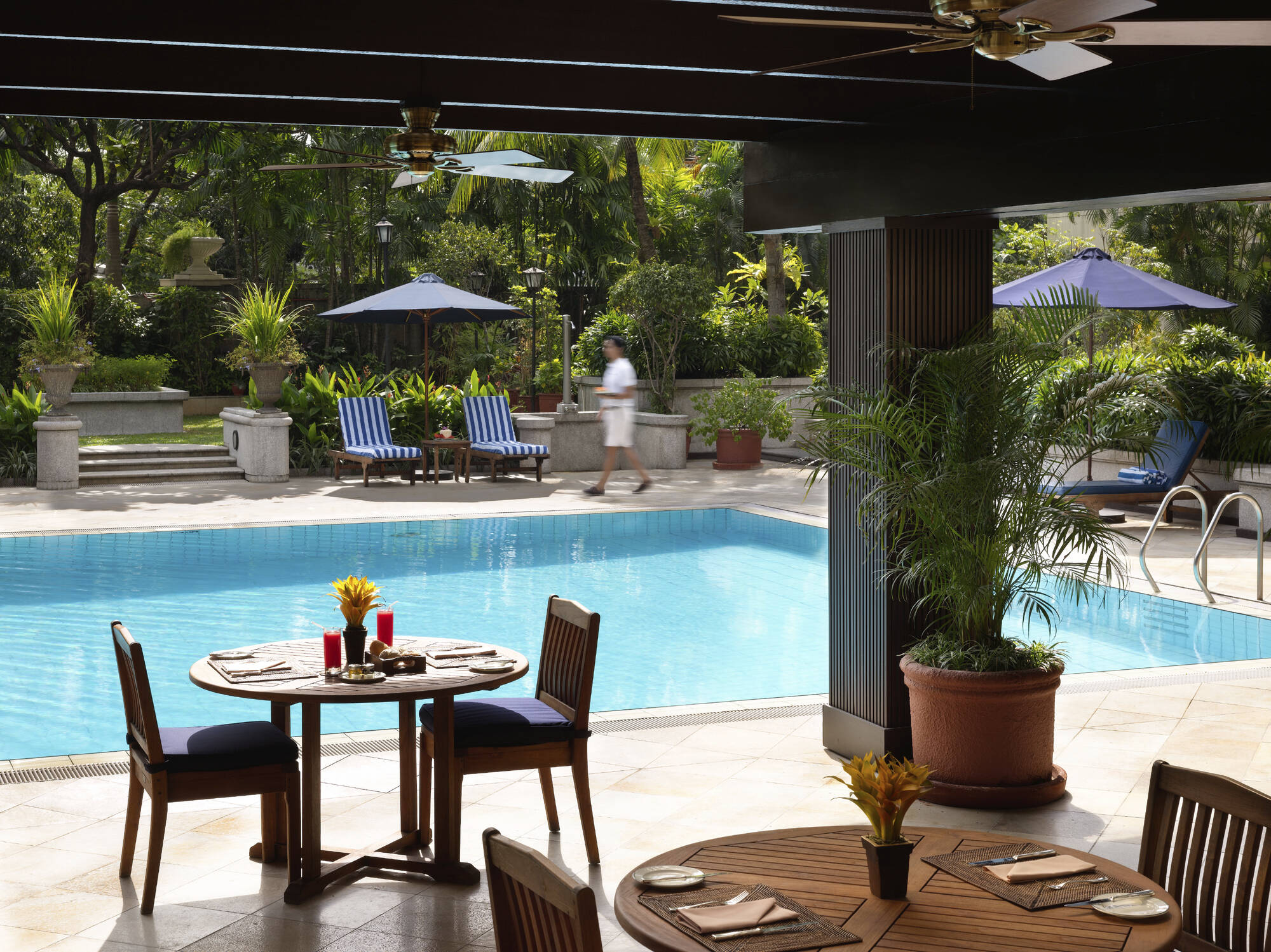 The Peninsula Manila: The Peninsula Manila Pool