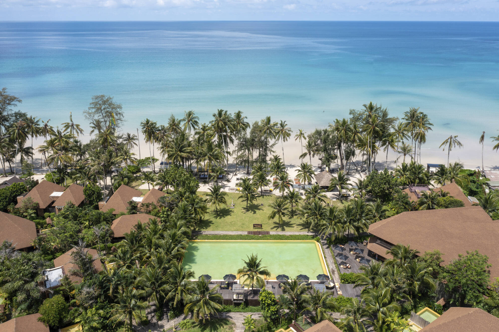 High Season Pool Villa & Spa in Ko Chang & Umgebung:  High Season Pool Villa and Spa Strand