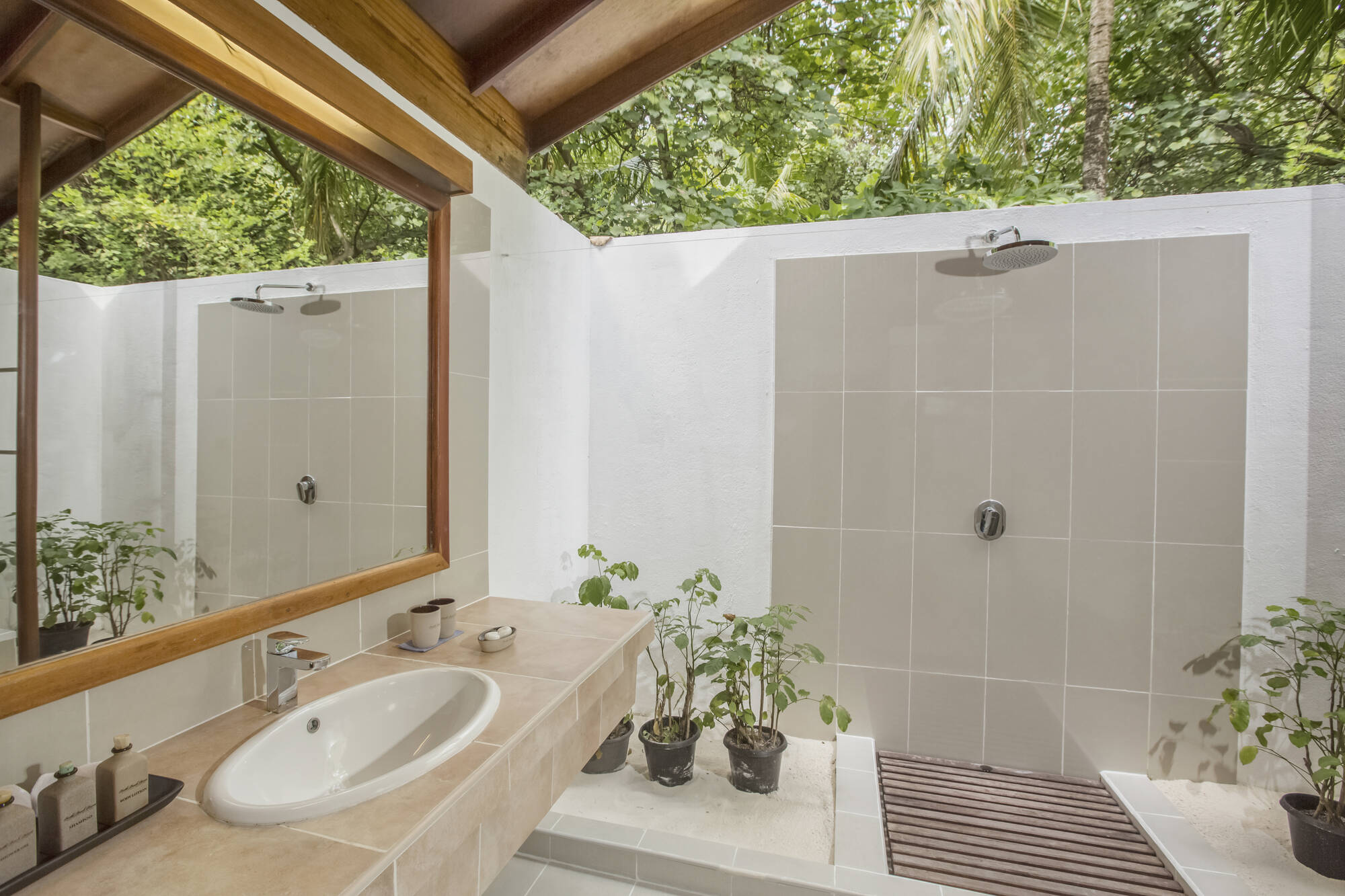 Reethi Beach Resort in Malediven: Reethi Beach Resort Deluxe Villa Badezimmer