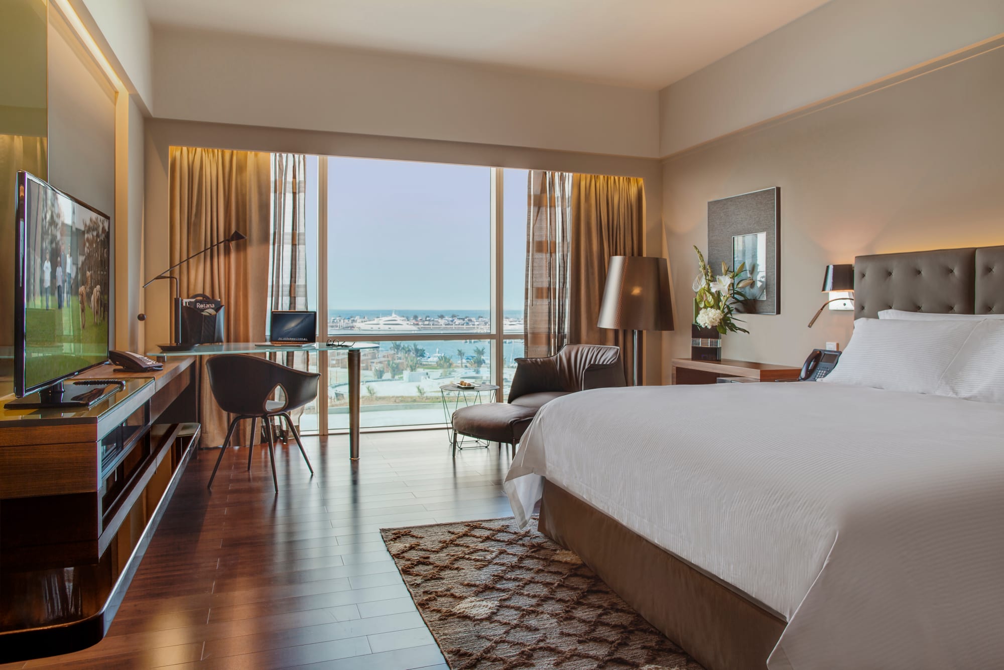 The Art Hotel & Resort Amwaj in Manama: Bahrain Art Rotana Amwaj Deluxe Zimmer
