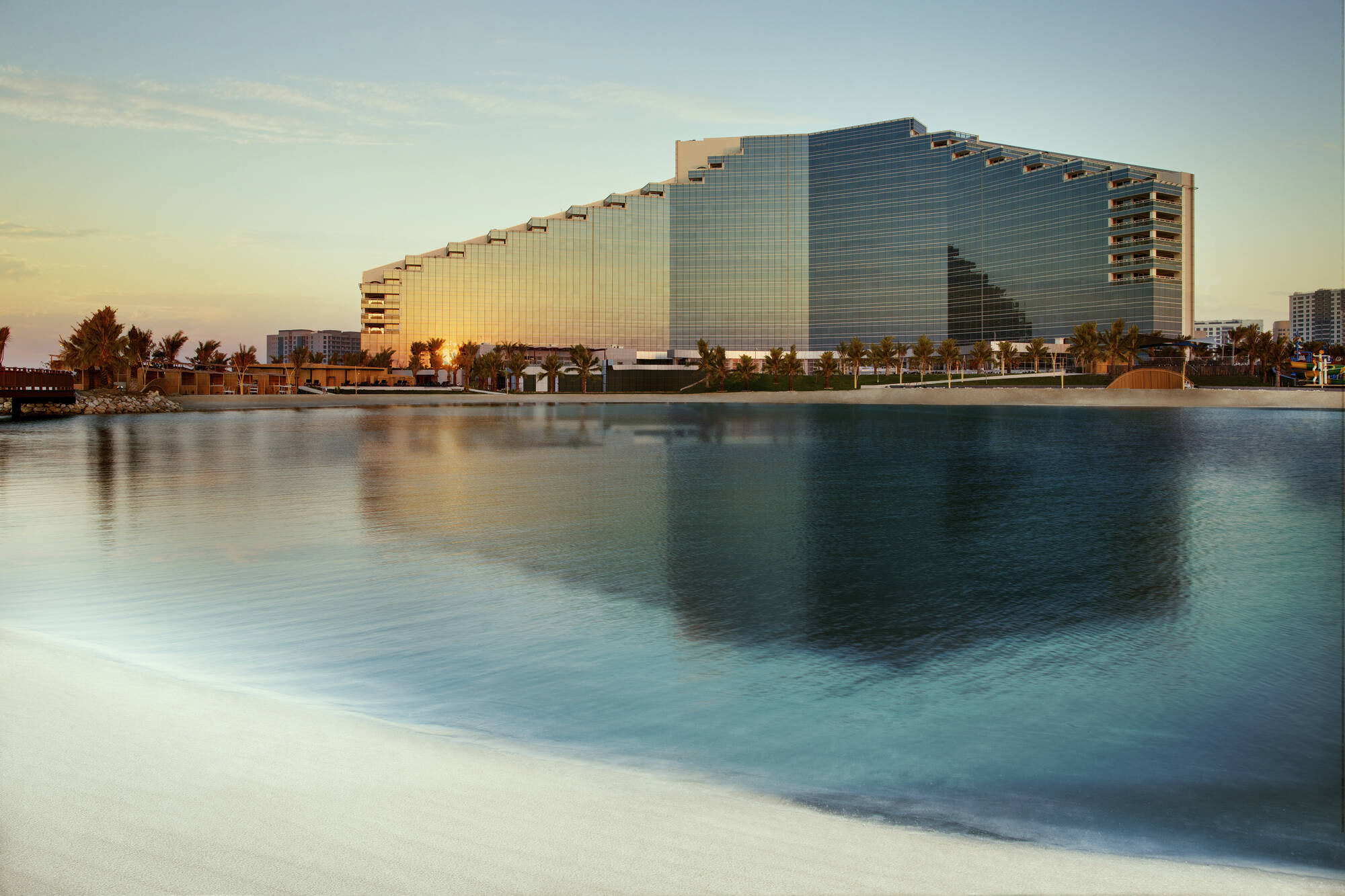 The Art Hotel & Resort Amwaj in Manama: Bahrain Art Rotana Amwaj Strand