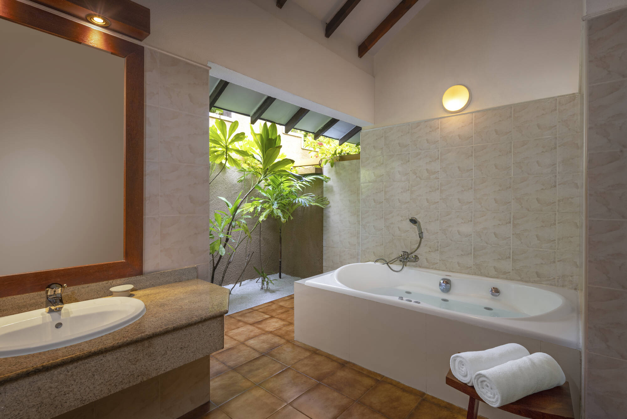 Adaaran Select Meedhupparu in Malediven: Malediven Adaaran Select Meedhupparu - Honeymoon Suite