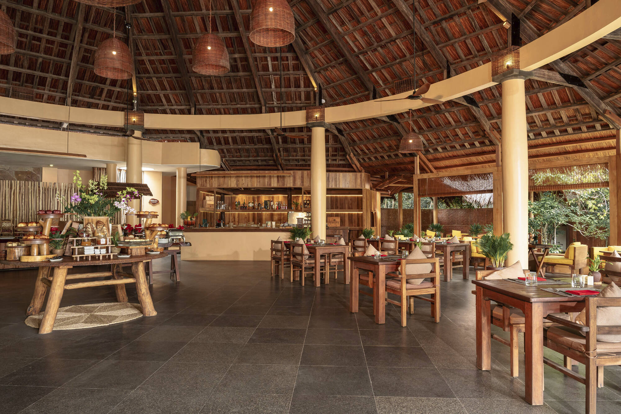 Green Bay Phu Quoc Resort & Spa: Vietnam Green Bay Phu Quoc Resort Palm Bistro