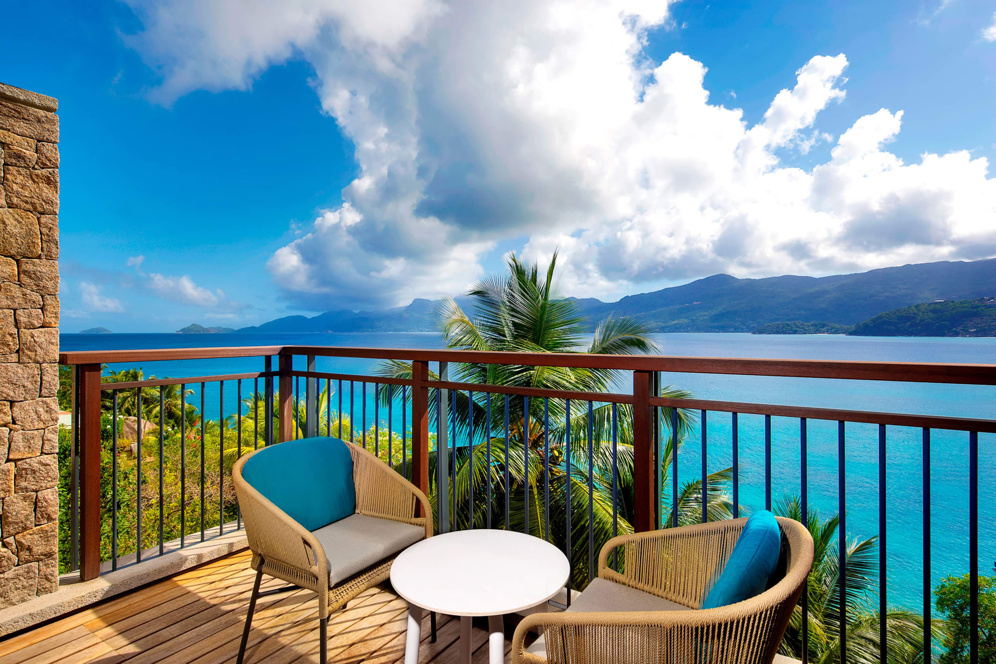 Mango House Seychelles in Mahé: Seychellen Mango House Premium Deluxe Room Terrace Cliff House