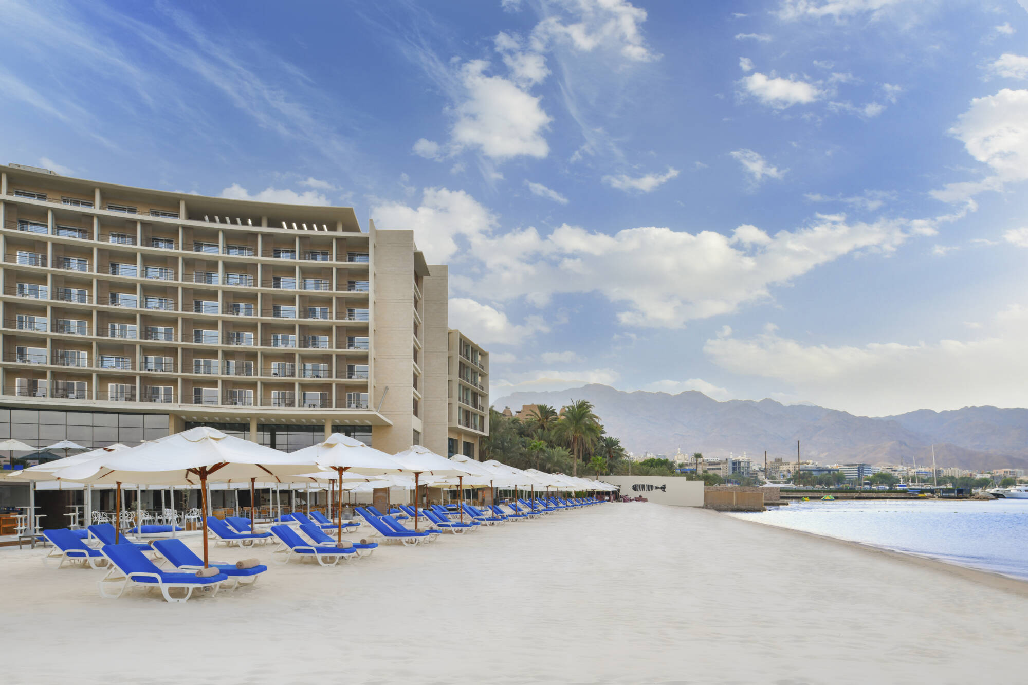 Kempinski Hotel Aqaba in Aqaba | Rotes Meer: Kempinski Hotel Aqaba White Sandy Beach
