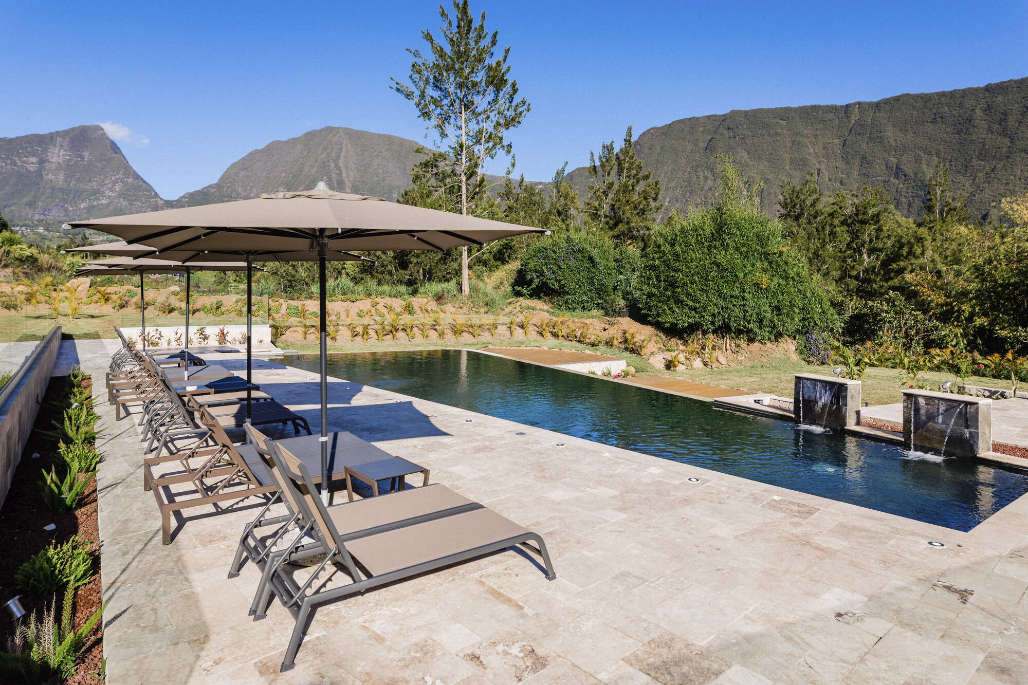 Sarana Hotel & Spa in Hellbourg | Salazie:  Sarana Hotel and Spa - Pool