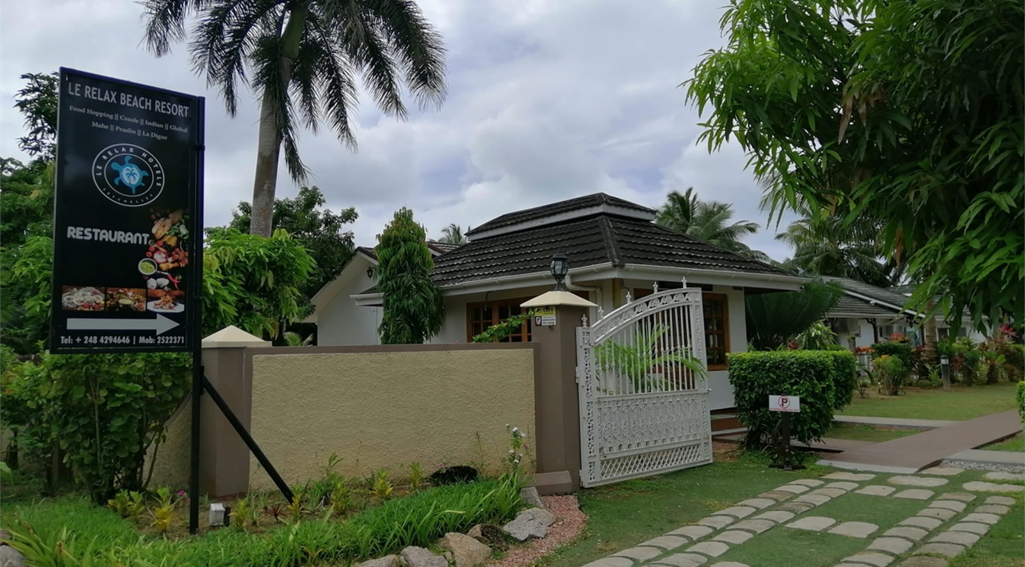 Le Relax Beach Resort in Praslin: Le Relax Beach Resort Praslin