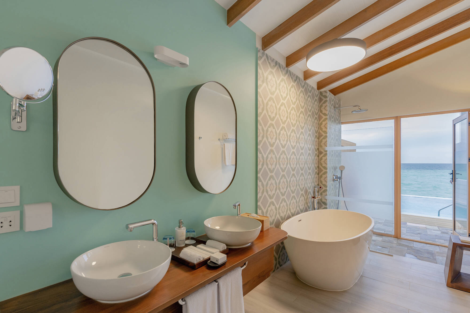 Joy Island Maldives in Malediven: Malediven Joy Island Lagoon Suite