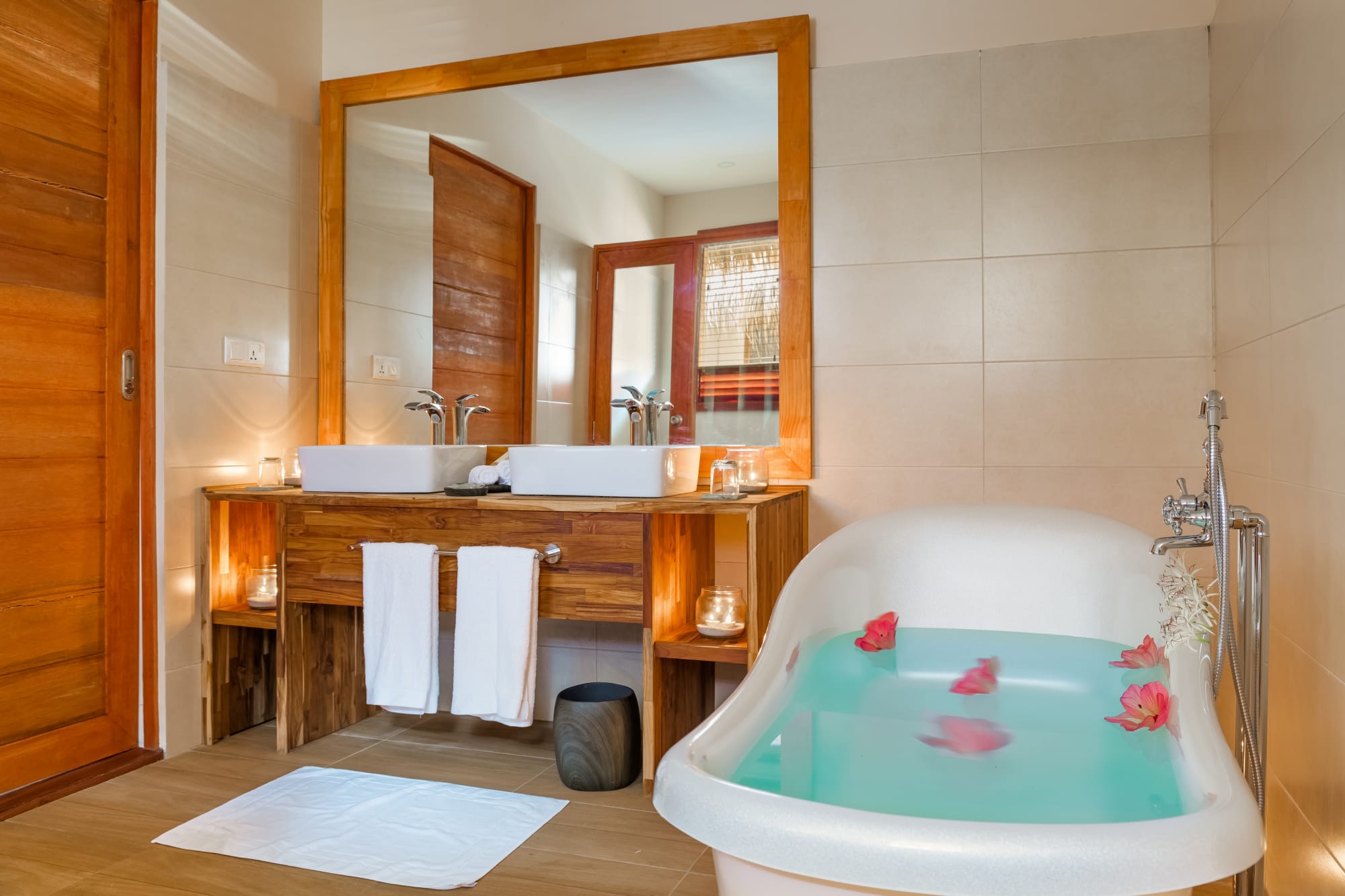 Kudafushi Resort & Spa in Malediven: Kudafushi Resort and Spa - Water Villa mit Pool