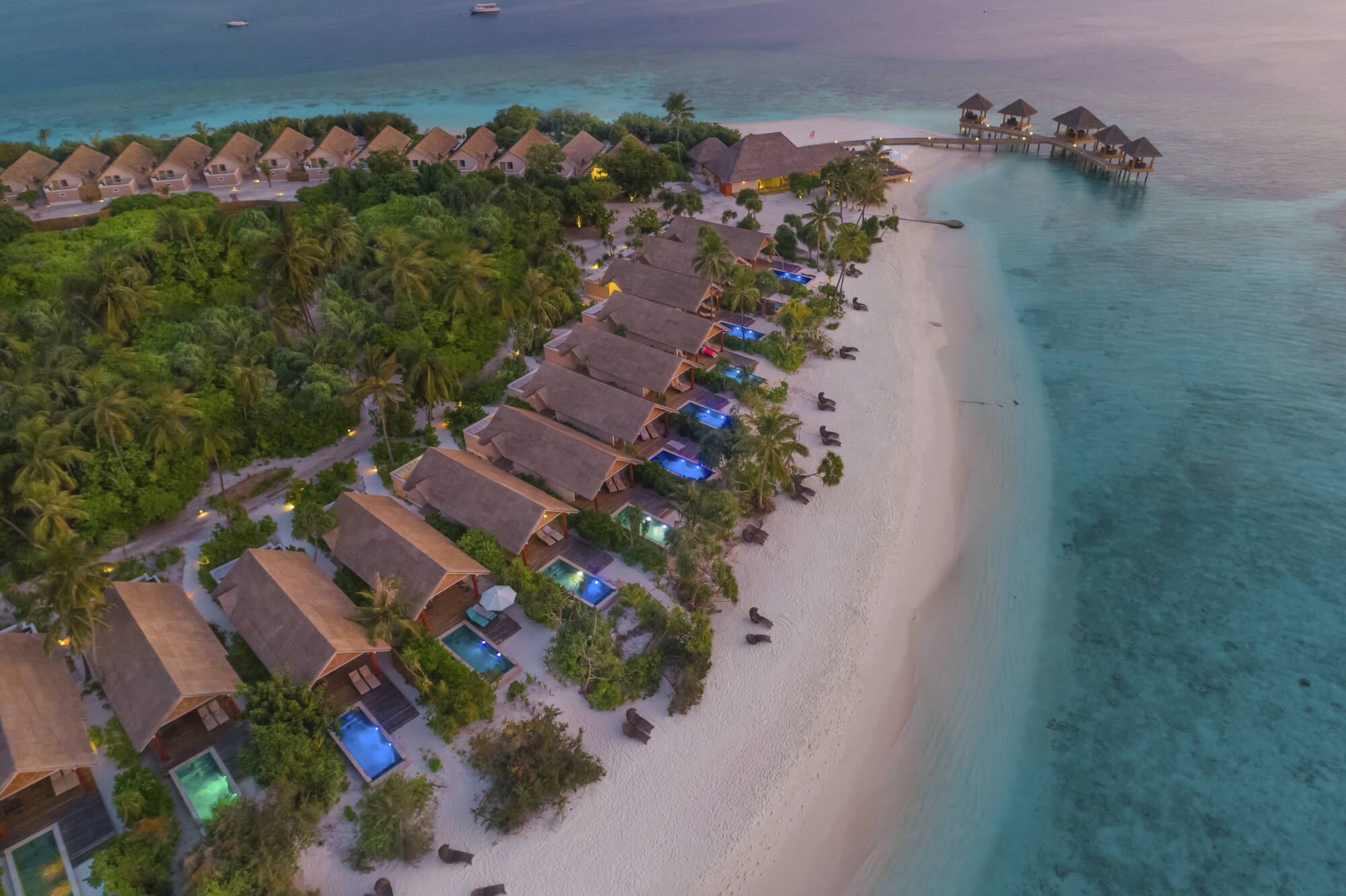 Kudafushi Resort & Spa in Malediven: Kudafushi Resort and Spa - Beach Villas mit Pool