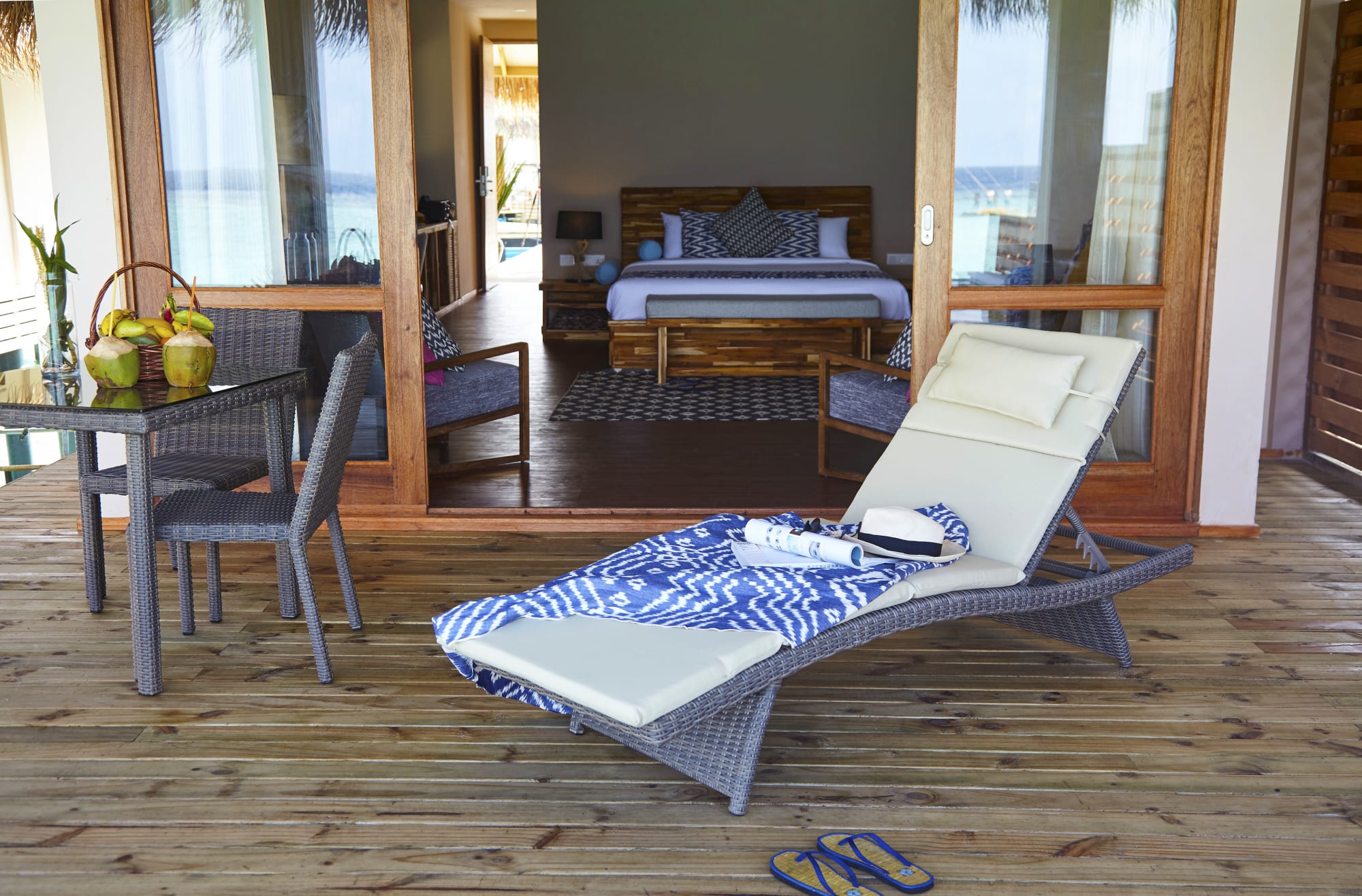 Kudafushi Resort & Spa in Malediven: Kudafushi Resort and Spa - Water Villa mit Pool