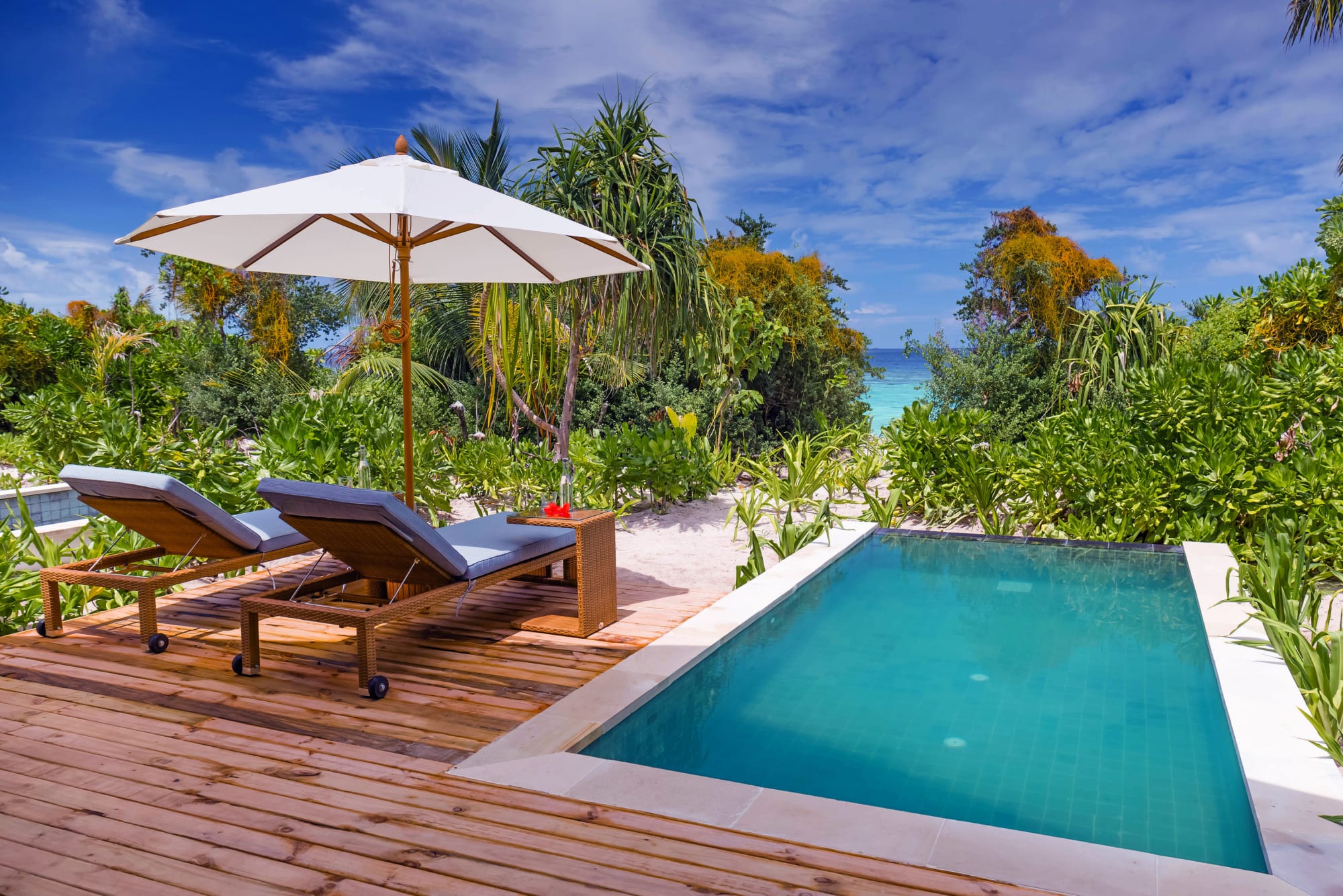 Kudafushi Resort & Spa in Malediven: Kudafushi Resort and Spa - Beach Villa mit Pool