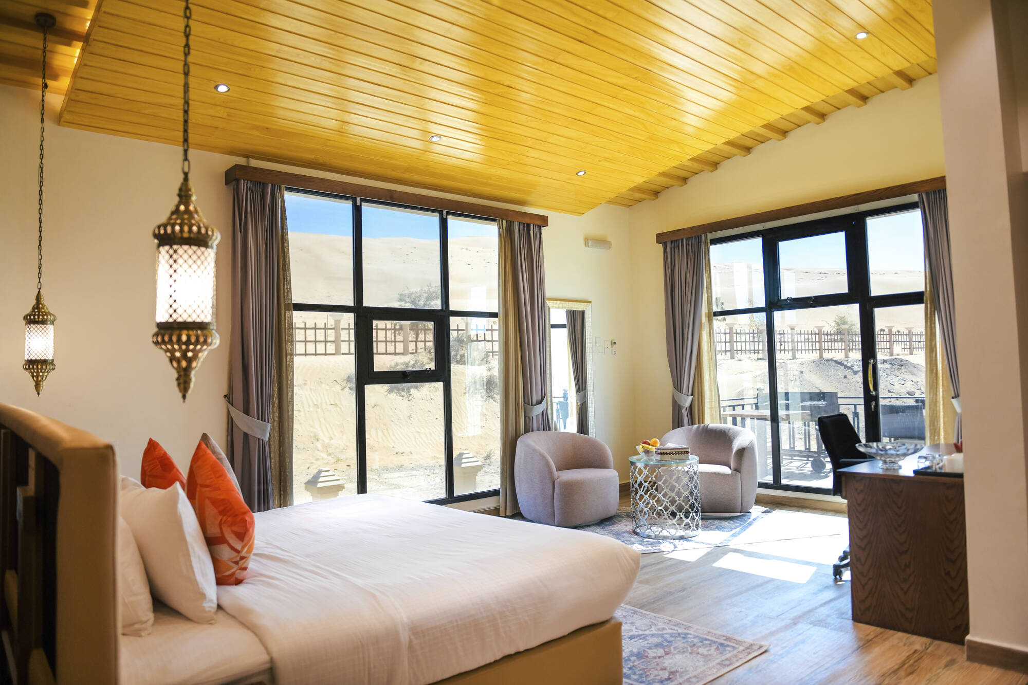 Arabian Nights Resort & Spa in Wüste: Oman Arabian Nights Resort and Spa - Suite Zimmer