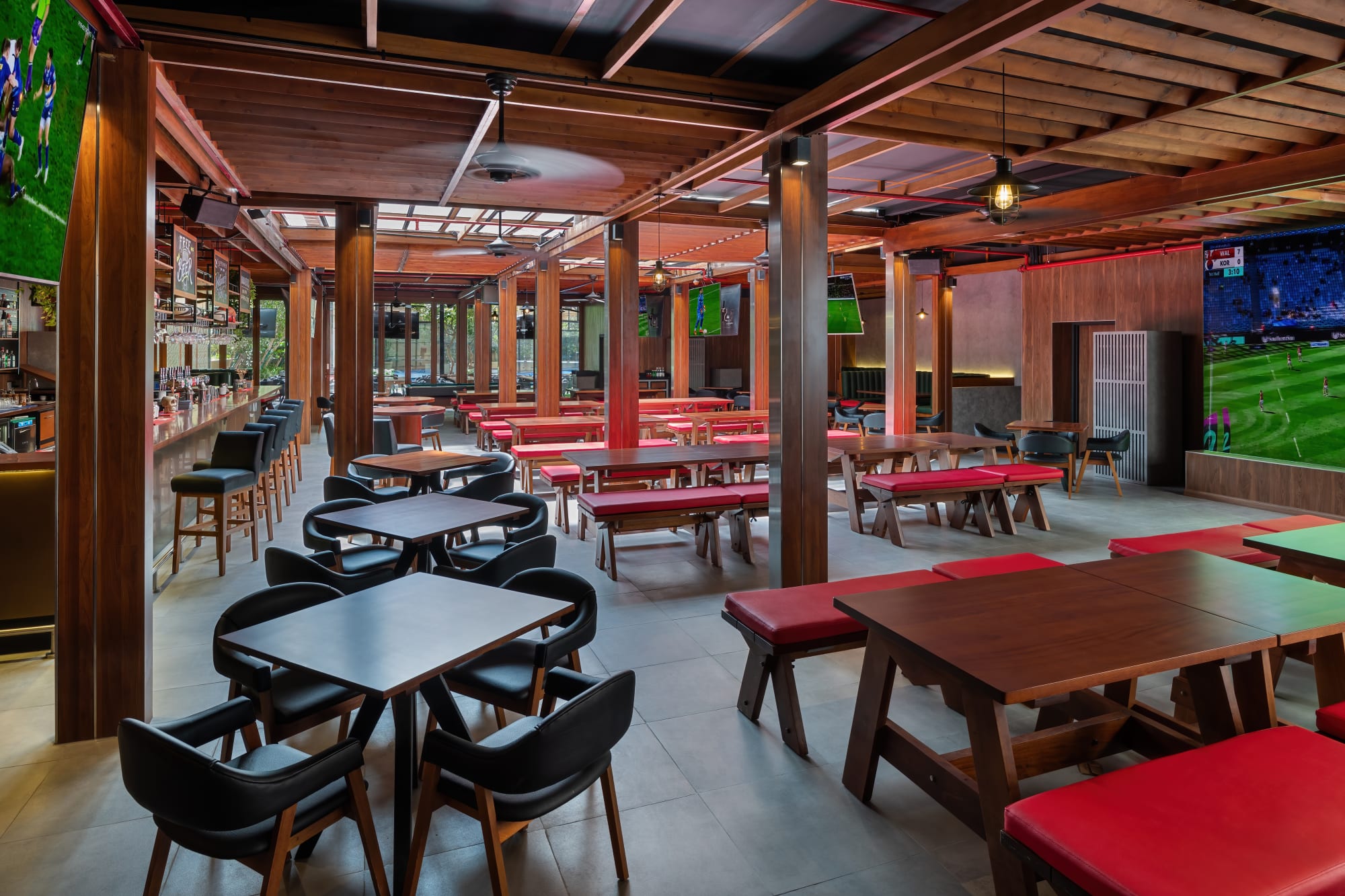 JA Ocean View Hotel in Dubai:  JA Ocean View Hotel - Offside Sports Bar