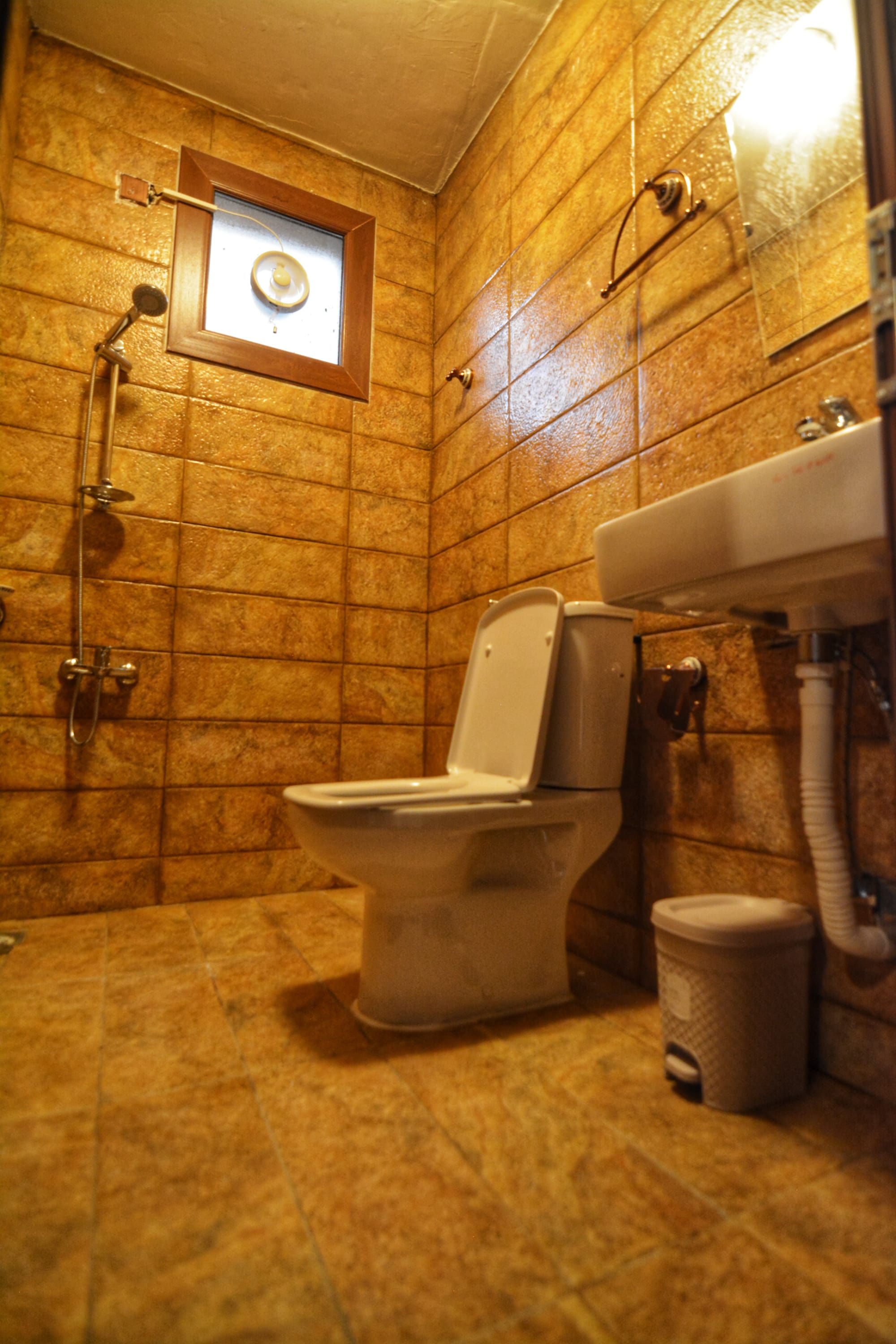 Al Misfah Hospitality Inn in Gebirge: Al Misfah Hospitality Inn - Badezimmer