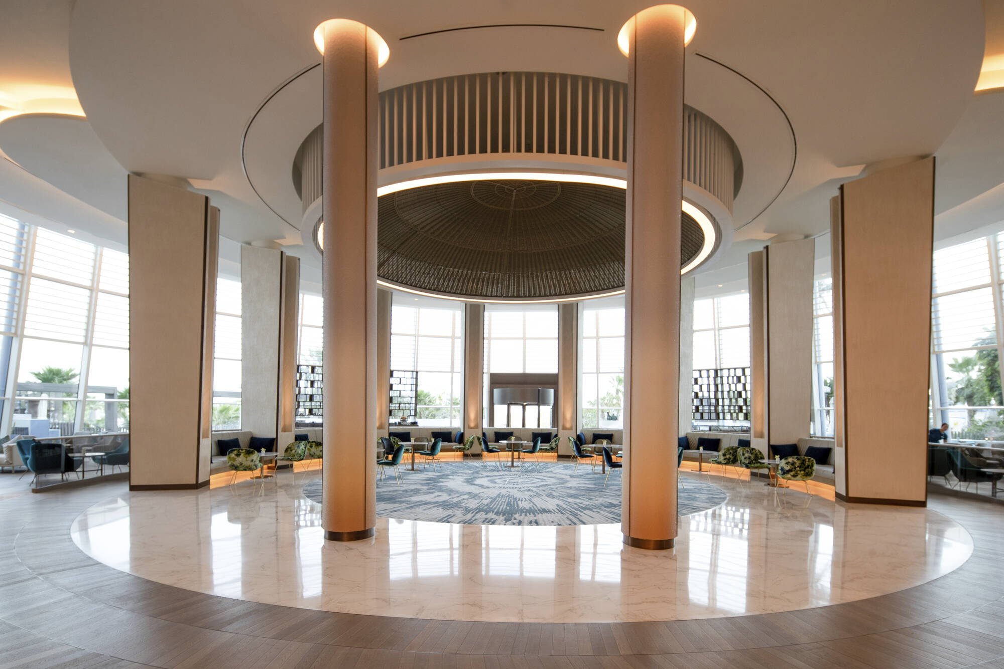 Jumeirah Beach Hotel in Dubai: Jumeirah Beach Hotel - Lobby