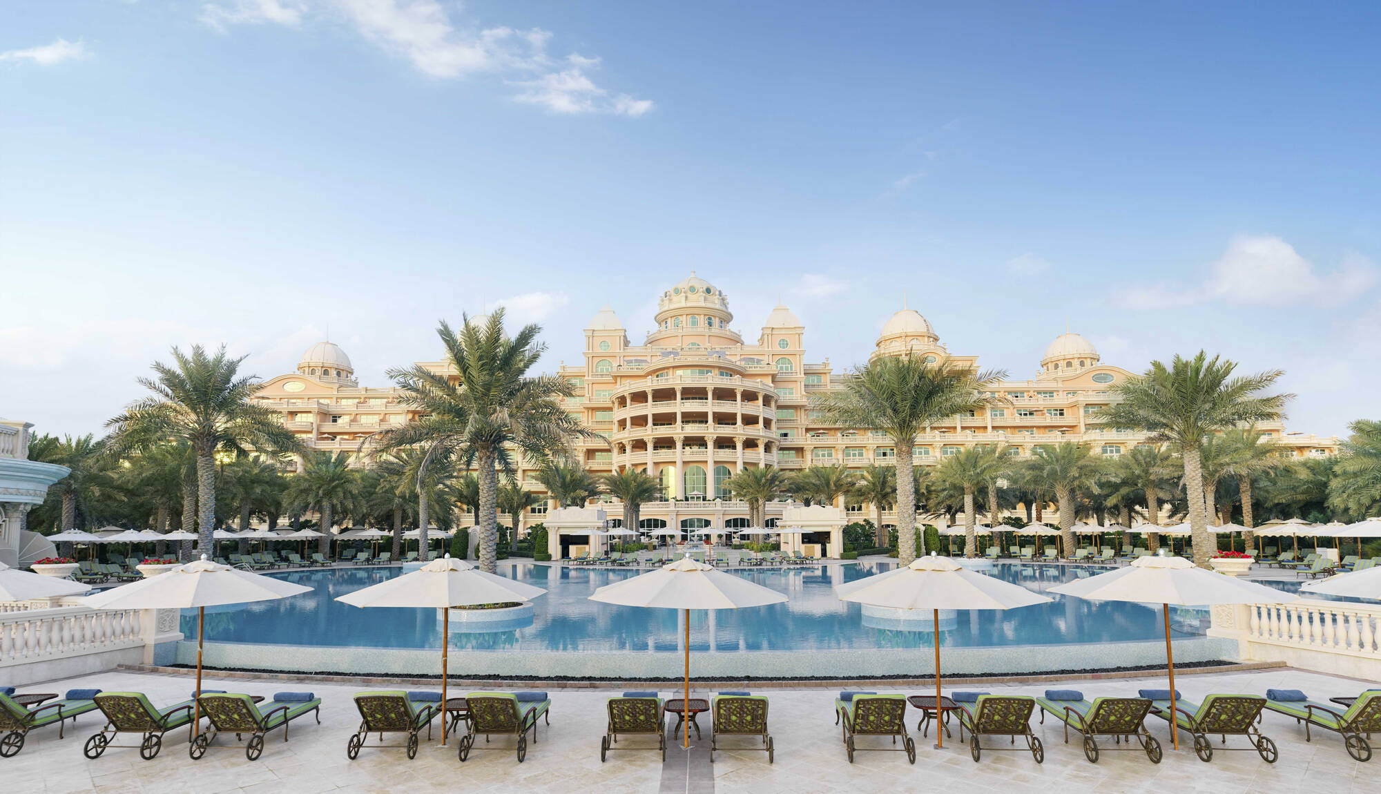 Raffles The Palm Dubai: Raffles The Palm Hotel and Pool