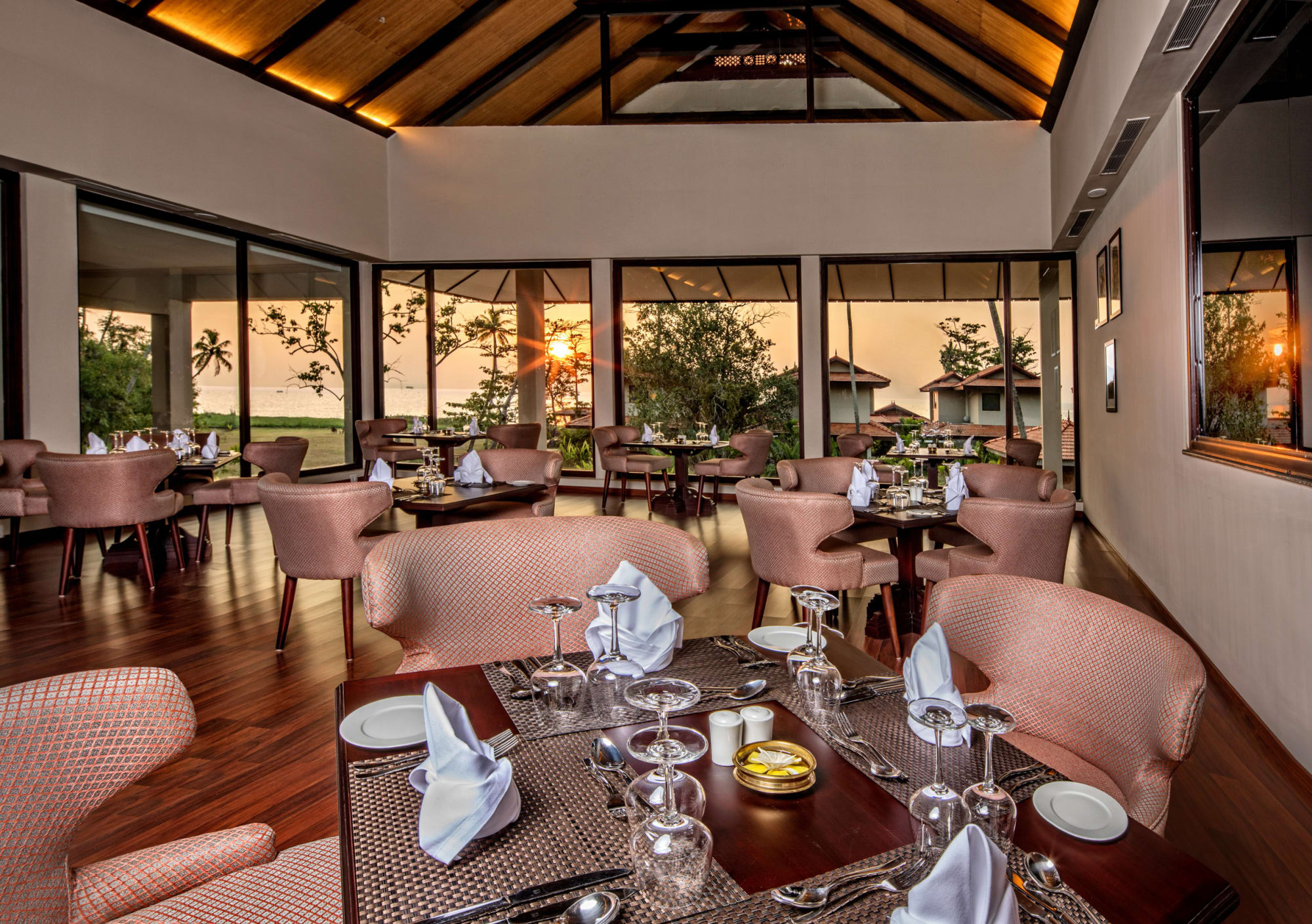 Niraamaya Retreats Backaters & Beyond in Kerala | Malabarküste | Kochi: Niraamaya Retreats Kumarakom - Speciality Restaurant