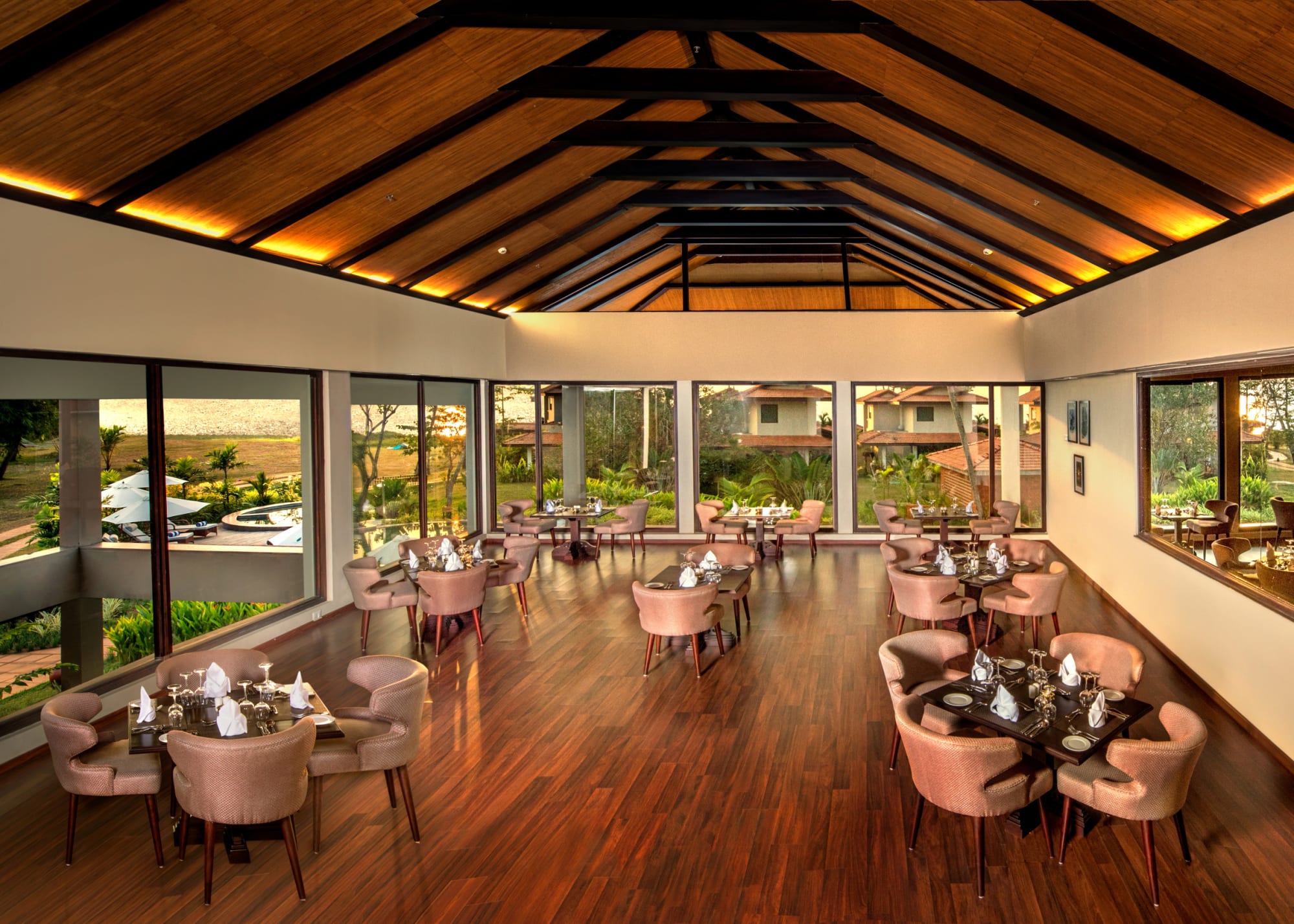 Niraamaya Retreats Backaters & Beyond in Kerala | Malabarküste | Kochi: Niraamaya Retreats Kumarakom - Speciality Restaurant
