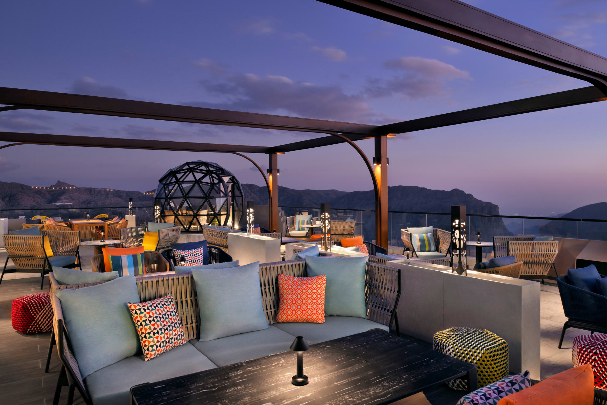 Hotel Indigo Jabal Akhdar Resort & Spa by IHG in Gebirge: Oman Indigo Jebel Akhdar Vue Rooftop & Lounge