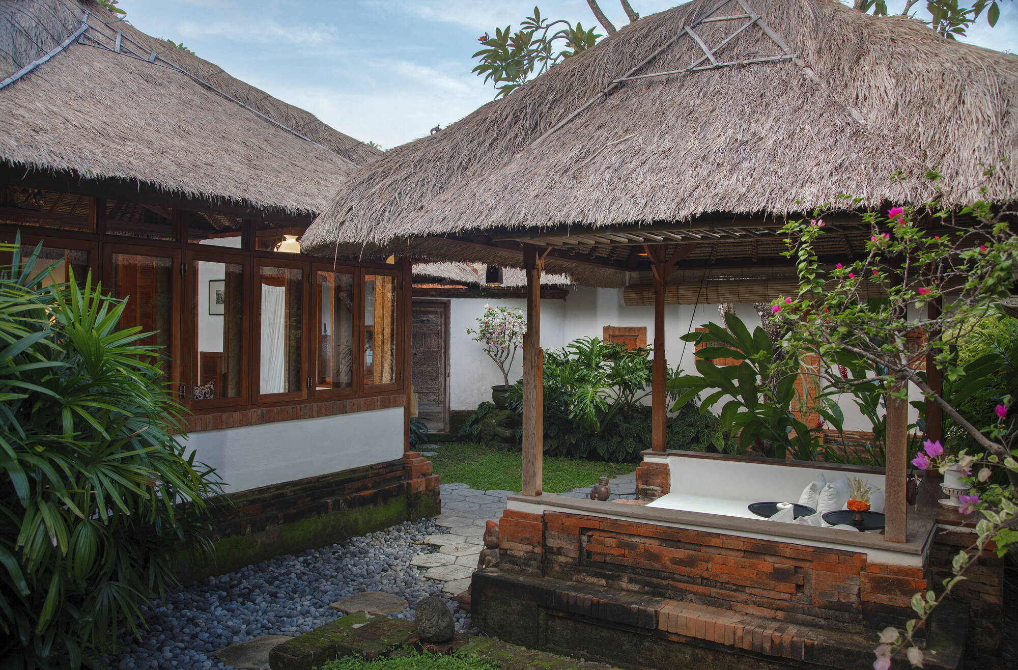 Tandjung Sari Hotel in Süd-Bali: Bali Tandjung Sari Village Bungalow