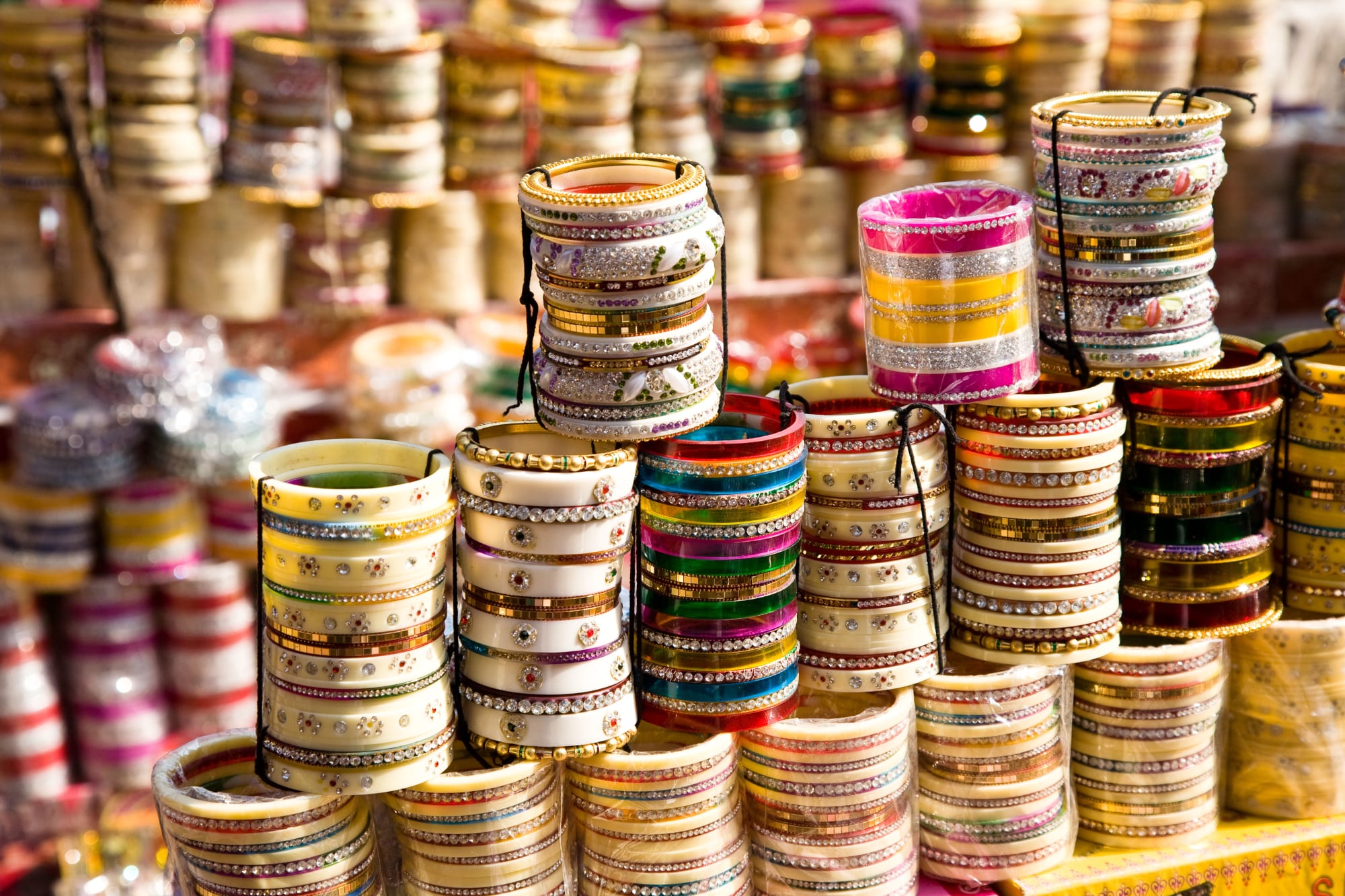 Erlebnis Indien ab Delhi: Indien Bunte Armreifen