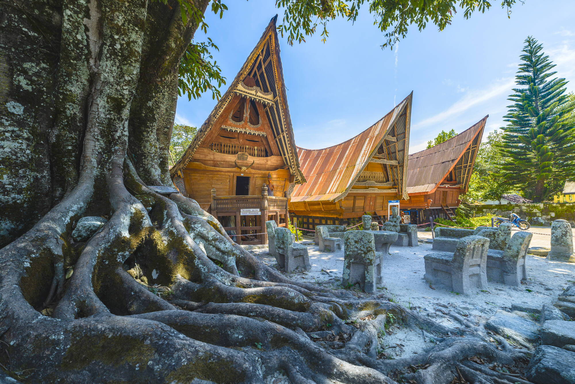 Natur & Kultur Nord-Sumatra ab Medan: Indonesien Sumatra Ambarita Batak Dorf