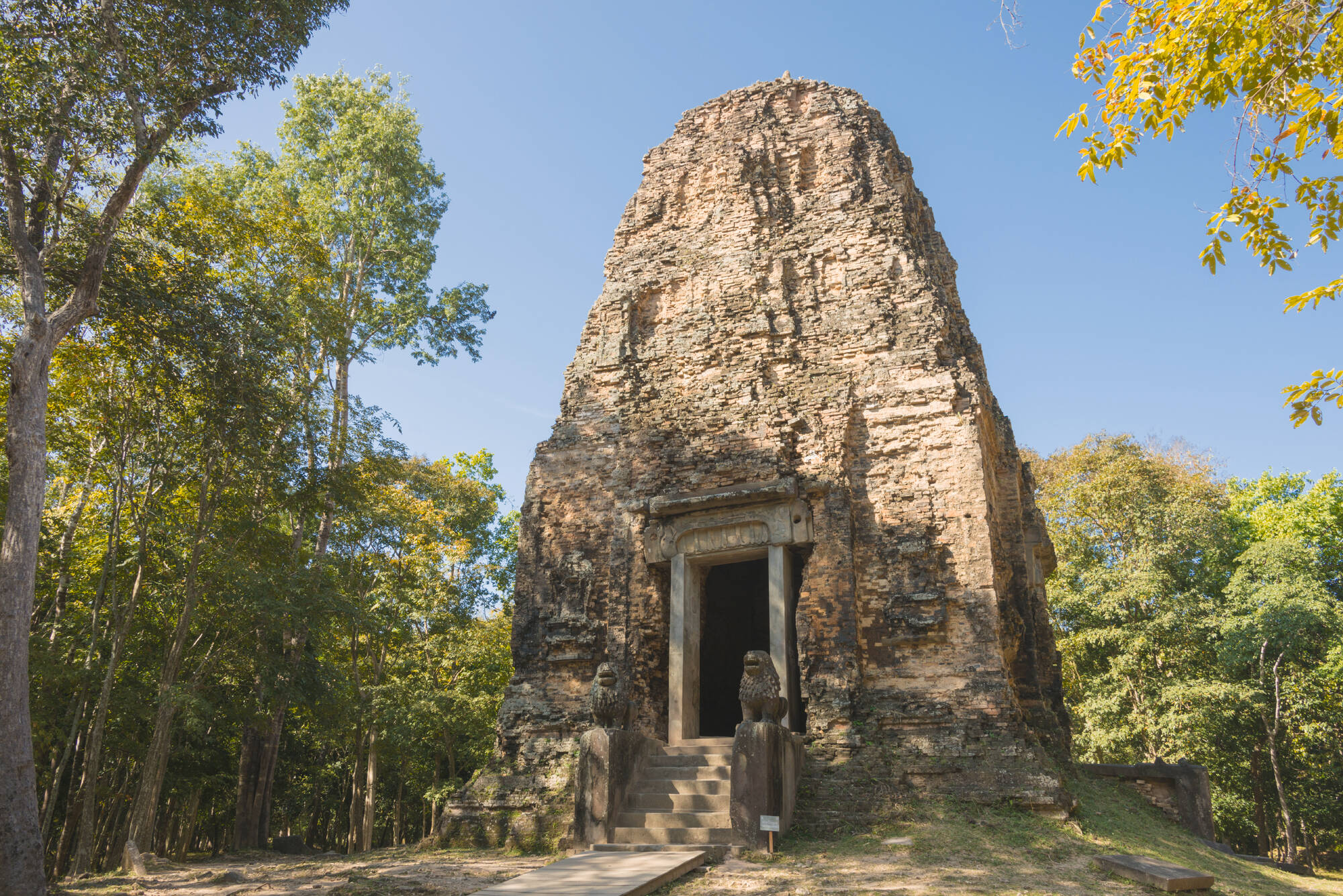 Überland von Phnom Penh nach Angkor: Kambodscha Kampong Thom Sambor Prei Kuk