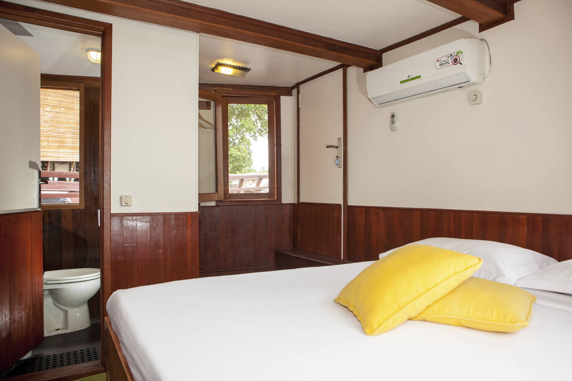 Palangkaraya Flussfahrt: Indonesien Kalimantan Palangkaraya Flussfahrt Superior-Zimmer