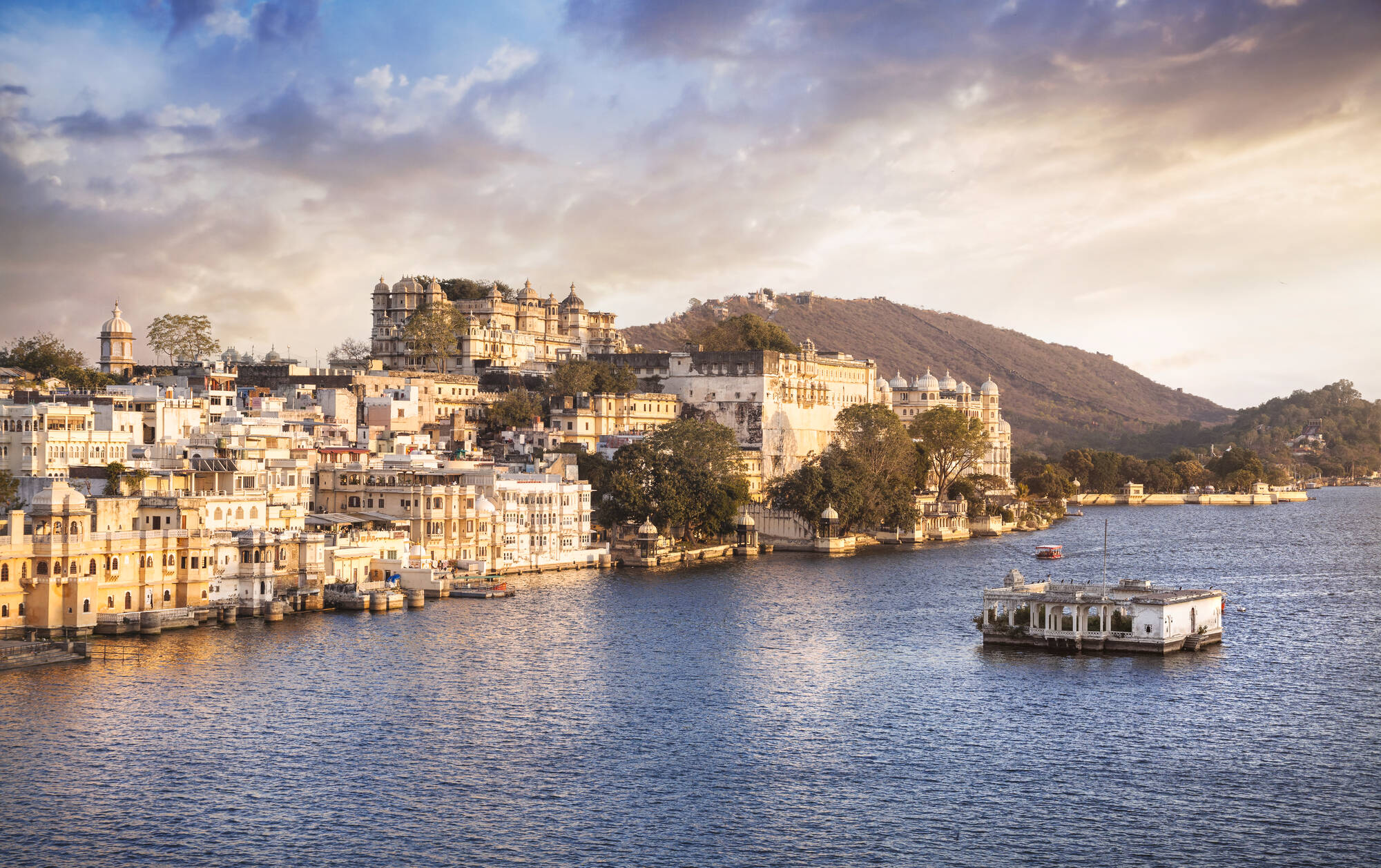 Von Gujarat nach Rajasthan ab Gujarat | Ahmedabad: Indien Udaipur Pichola See