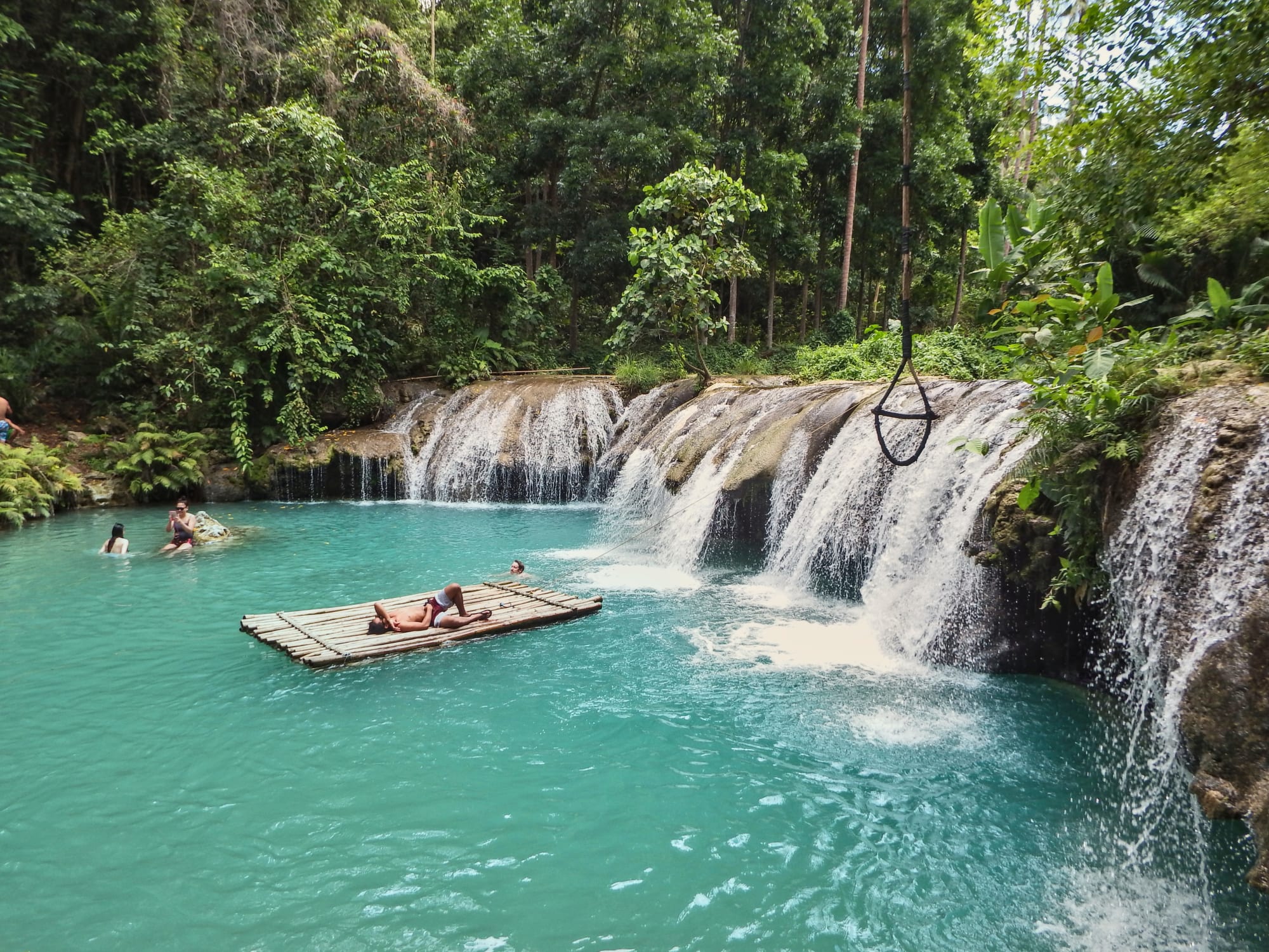 Die südlichen Visayas ab Bohol: Philippinen Siquijor Cambugahay Wasserfall