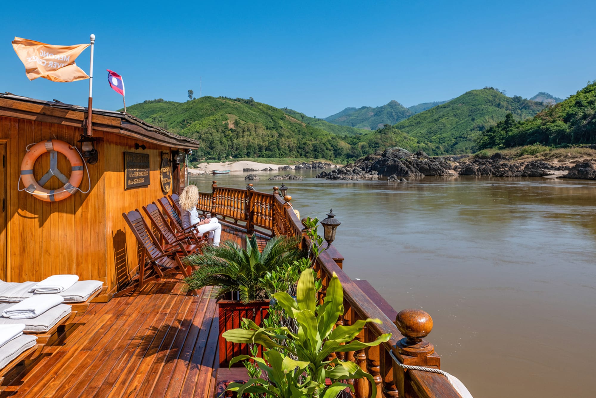 Mekong River Cruise, LPQ-VTE ab Luang Prabang: Laos Mekong River Cruise Deck - Credit Holger Leue
