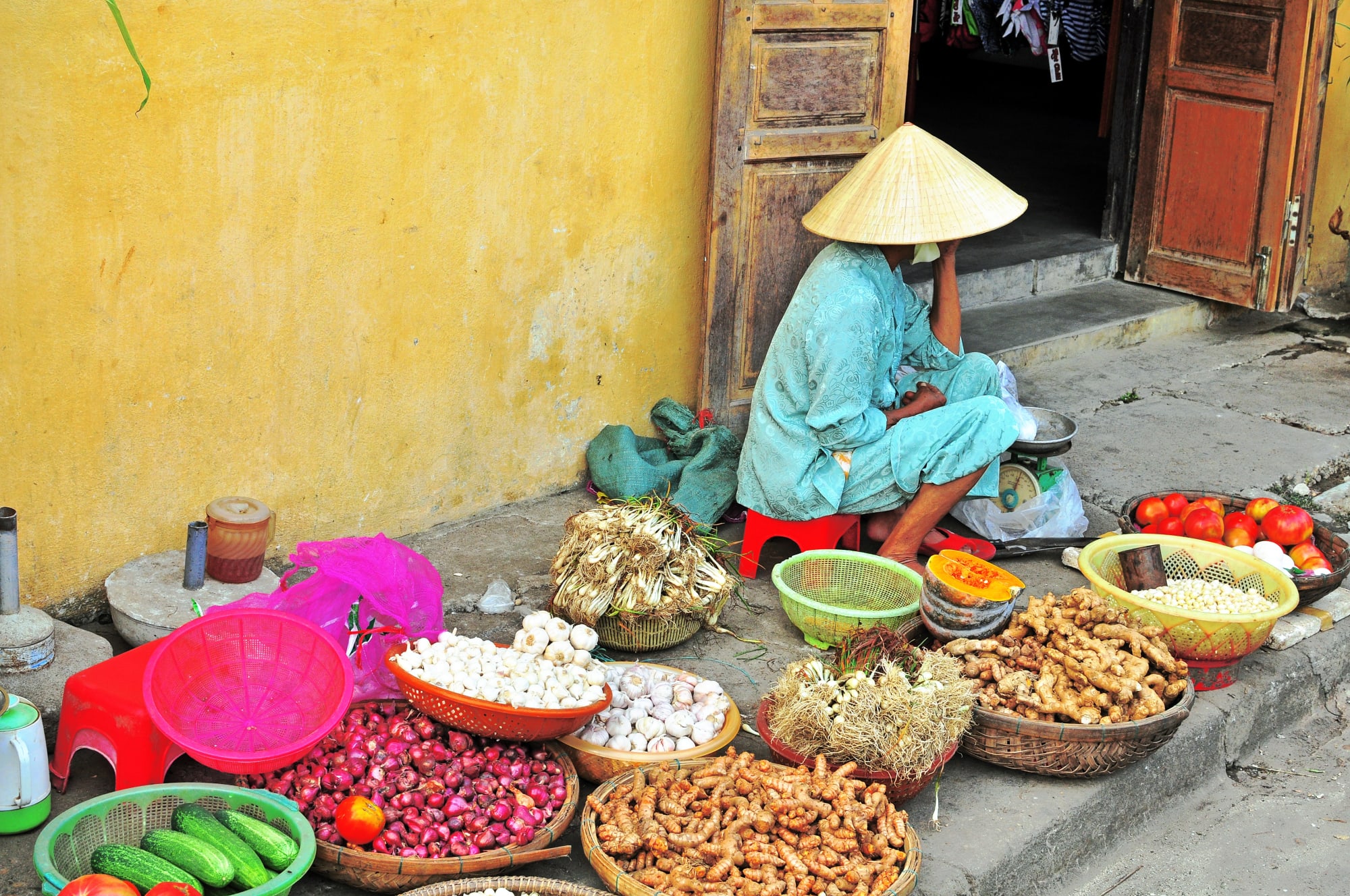 Familienabenteuer Vietnam ab Hanoi: Vietnam Strassenmarkt