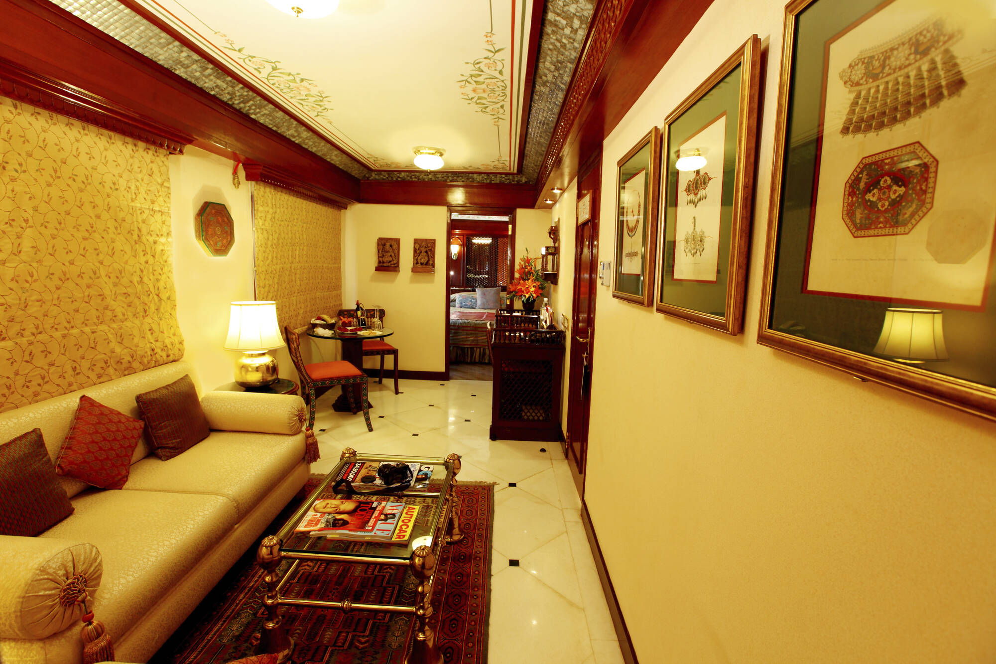 Maharadscha Express- Heritage of India ab Mumbai | Maharashtra: room: Maharaja Express Presidental Suite Wohnzimmer