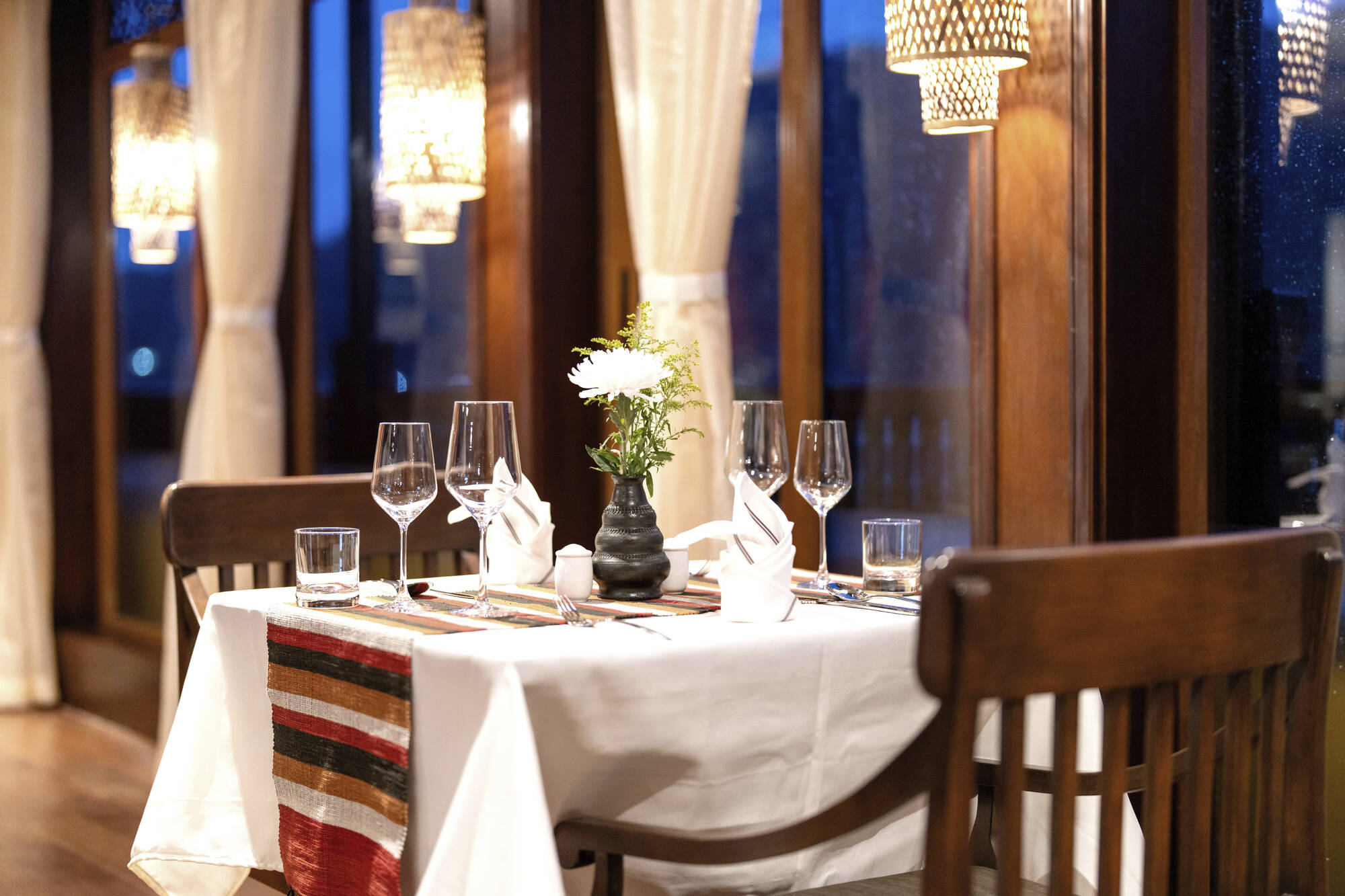 Flusskreuzfahrt durch Laos mit Heritage Line ab Vientiane: Laos Heritage Line Anouvong Restaurant